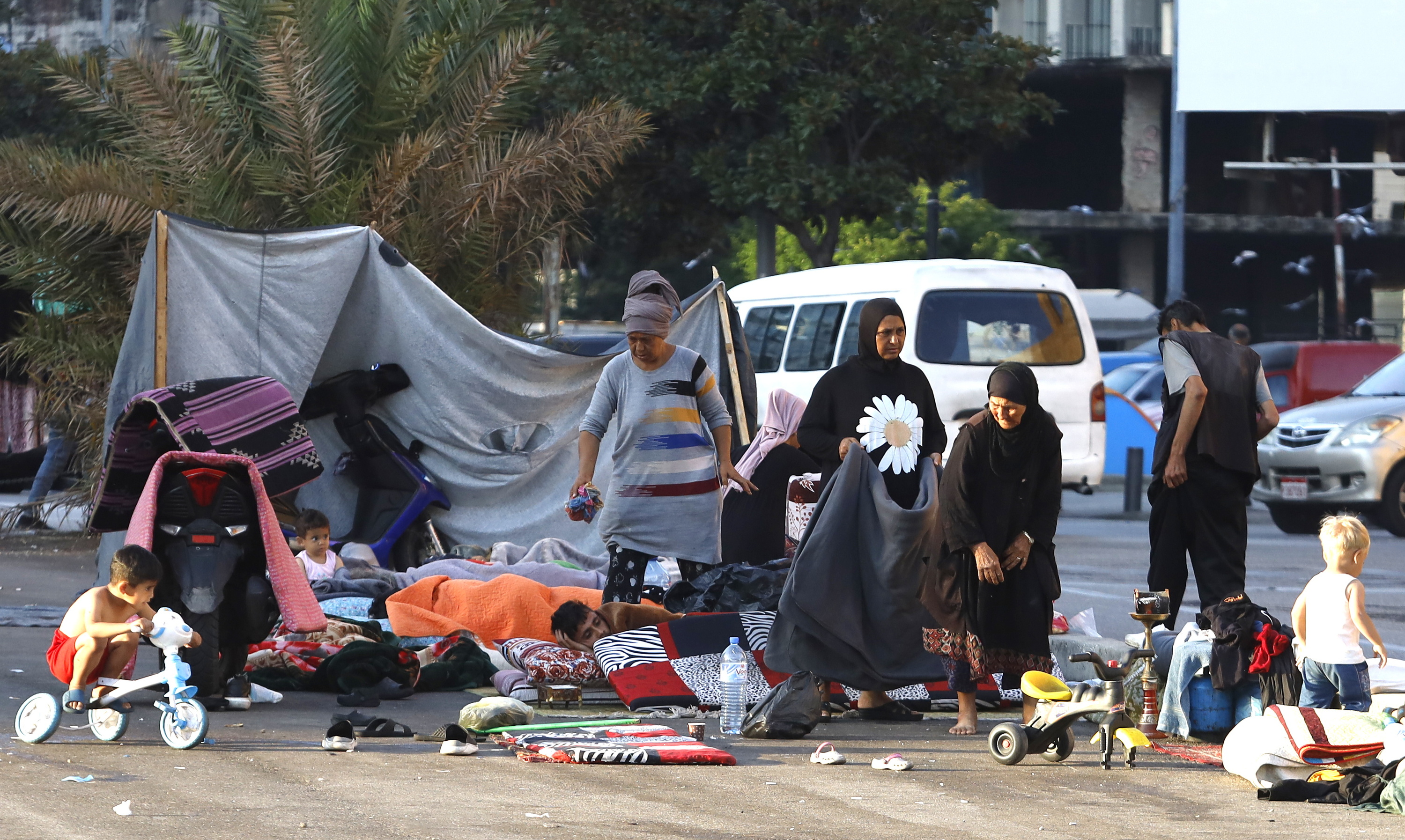 Libanoko barne desplazatu batzuk Beirut erdialdean, joan den urriaren 9an. EFE