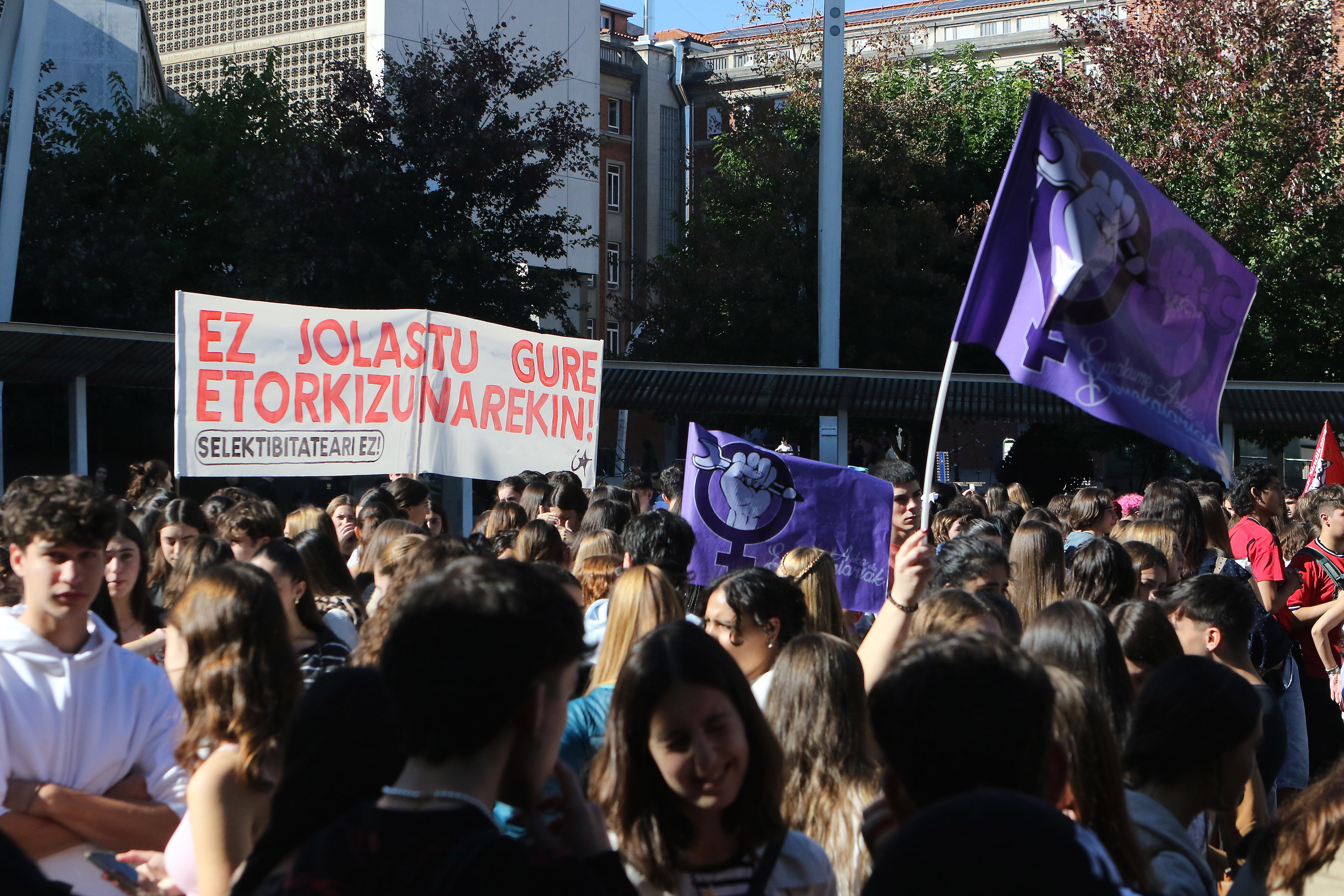 Batxilergoko ikasleen protesta, gaur, Bilbon. OSKAR MATXIN EDESA / FOKU