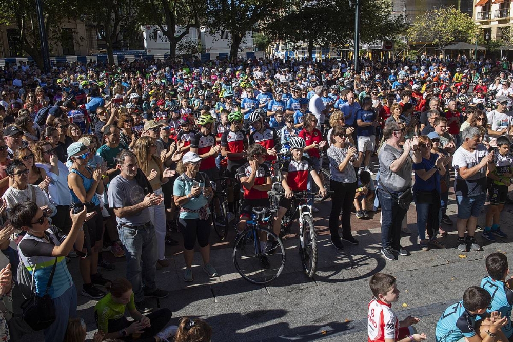 Txirrindularitza lasterketen aldeko manifestazioa, gaur, Donostian. IDOIA ZABALETA / FOKU