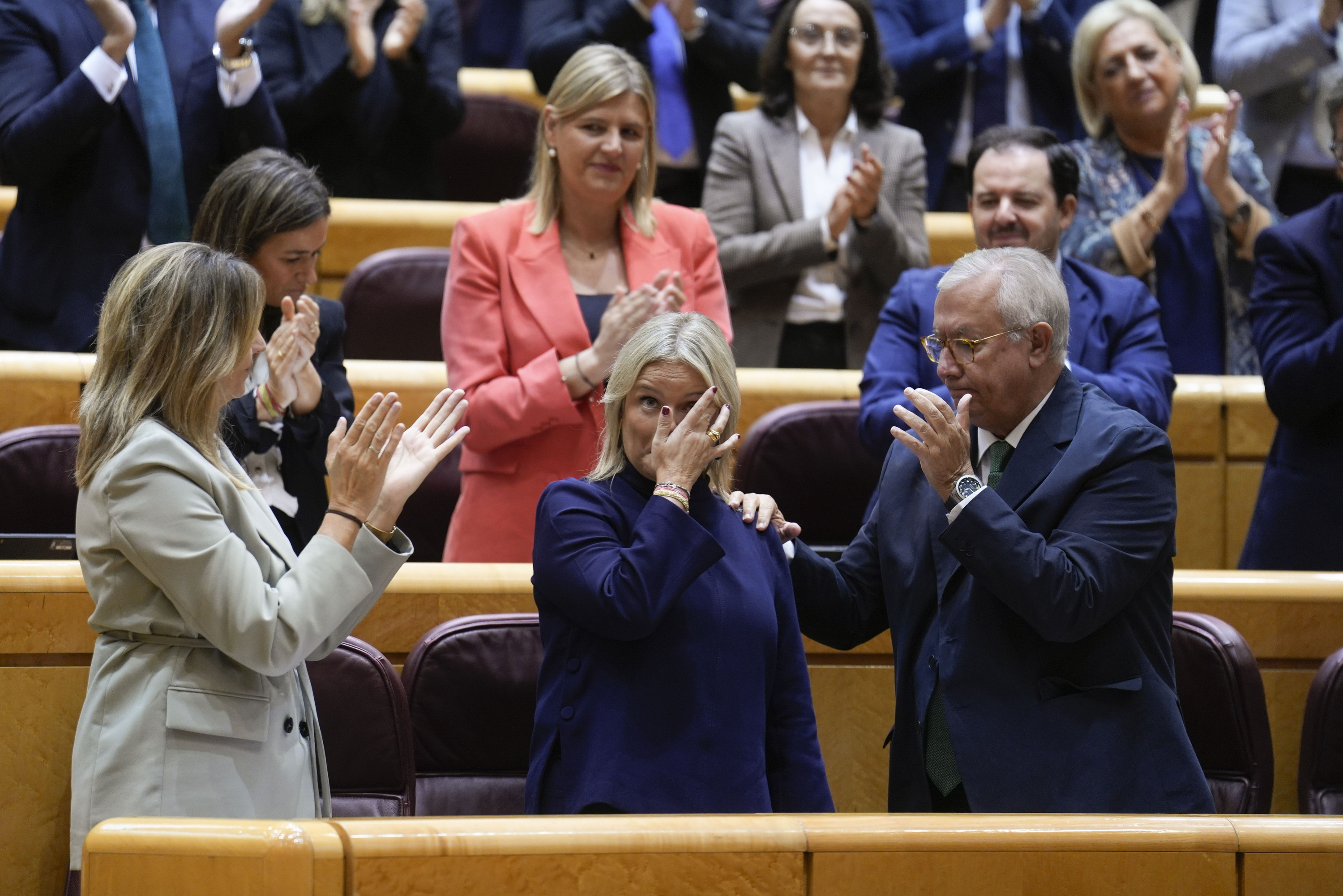 Mari Mar Blanco, negarrez, PPko gainerako senatarien babesa jasotzen. BORJA SANCHEZ-TRILLO / EFE