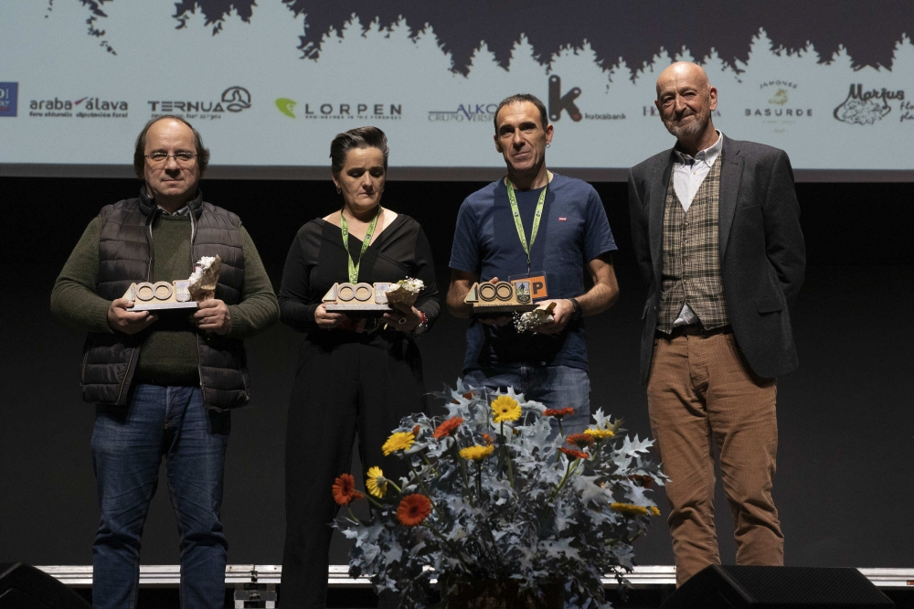 'Euskal Mendizaletasunaren Laguna' Saria Federazioaren mendeurreneko galan