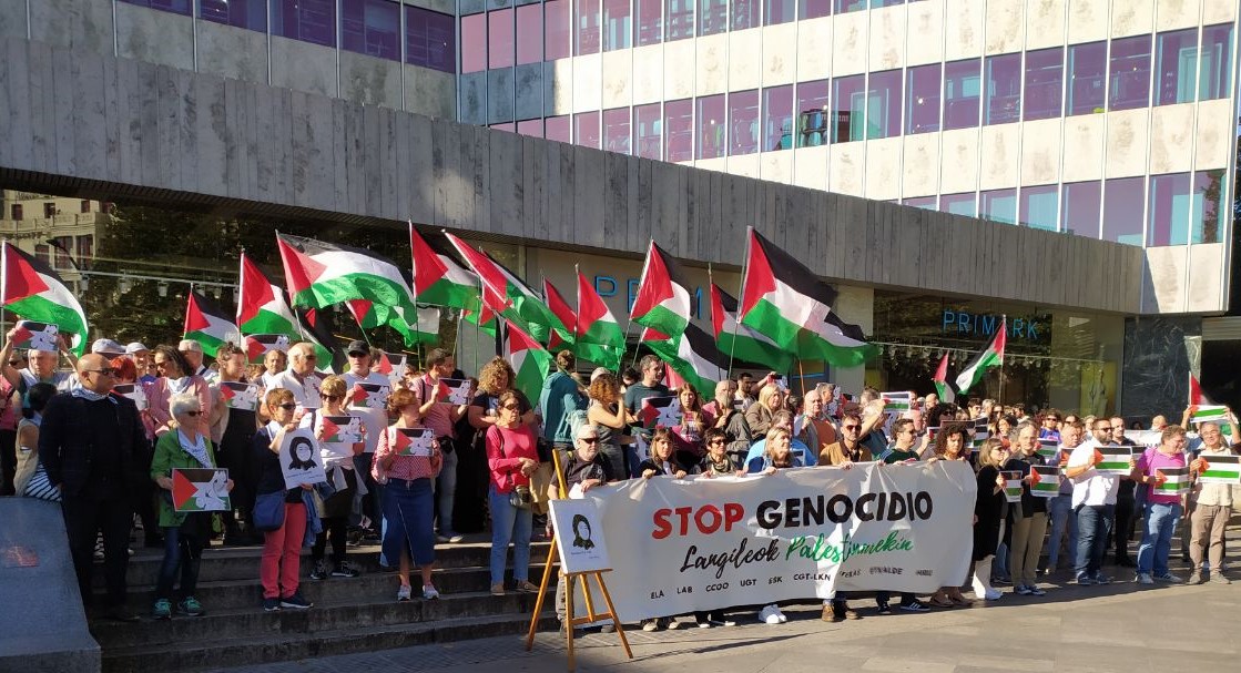 Sindikatuek Bilbon egin duten elkarretaratzea, Gernika-Palestina plataformak deituta, eguerdian. ELA