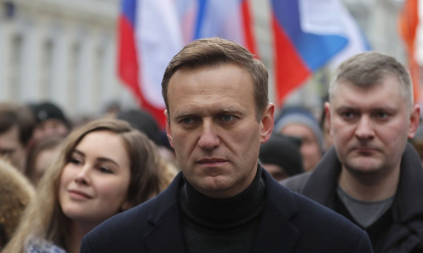 Aleksei Navalni Errusiako oposizioburua eta ustelkeriaren aurkako aktibista, otsaileko manifestazio batean, Moskun. YURI KOCHETKOV / EFE.