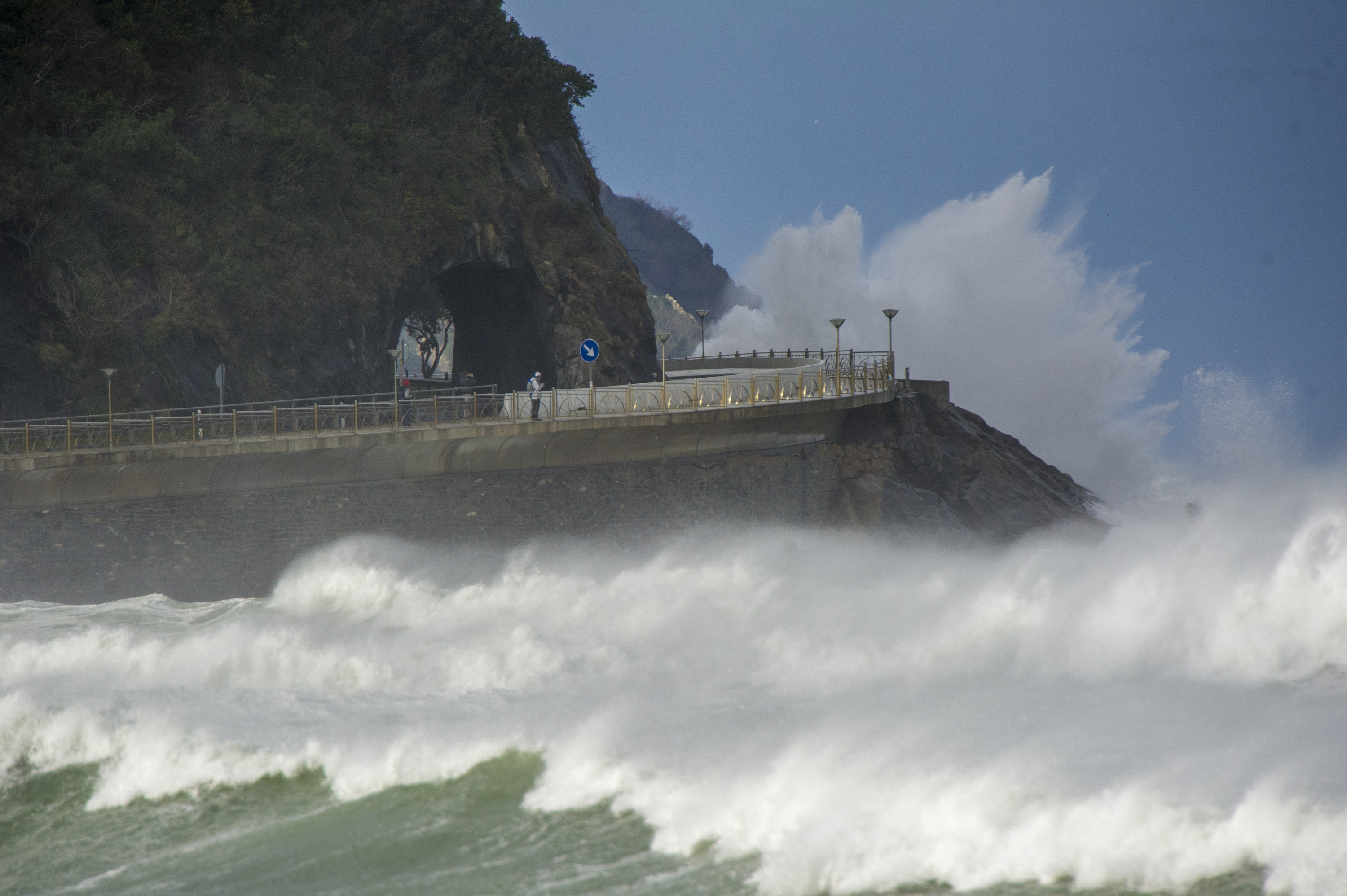 Zarautz. Olatu eta haize denboralea kostaldean. Artxiboko irudia.  GORKA RUBIO/FOKU