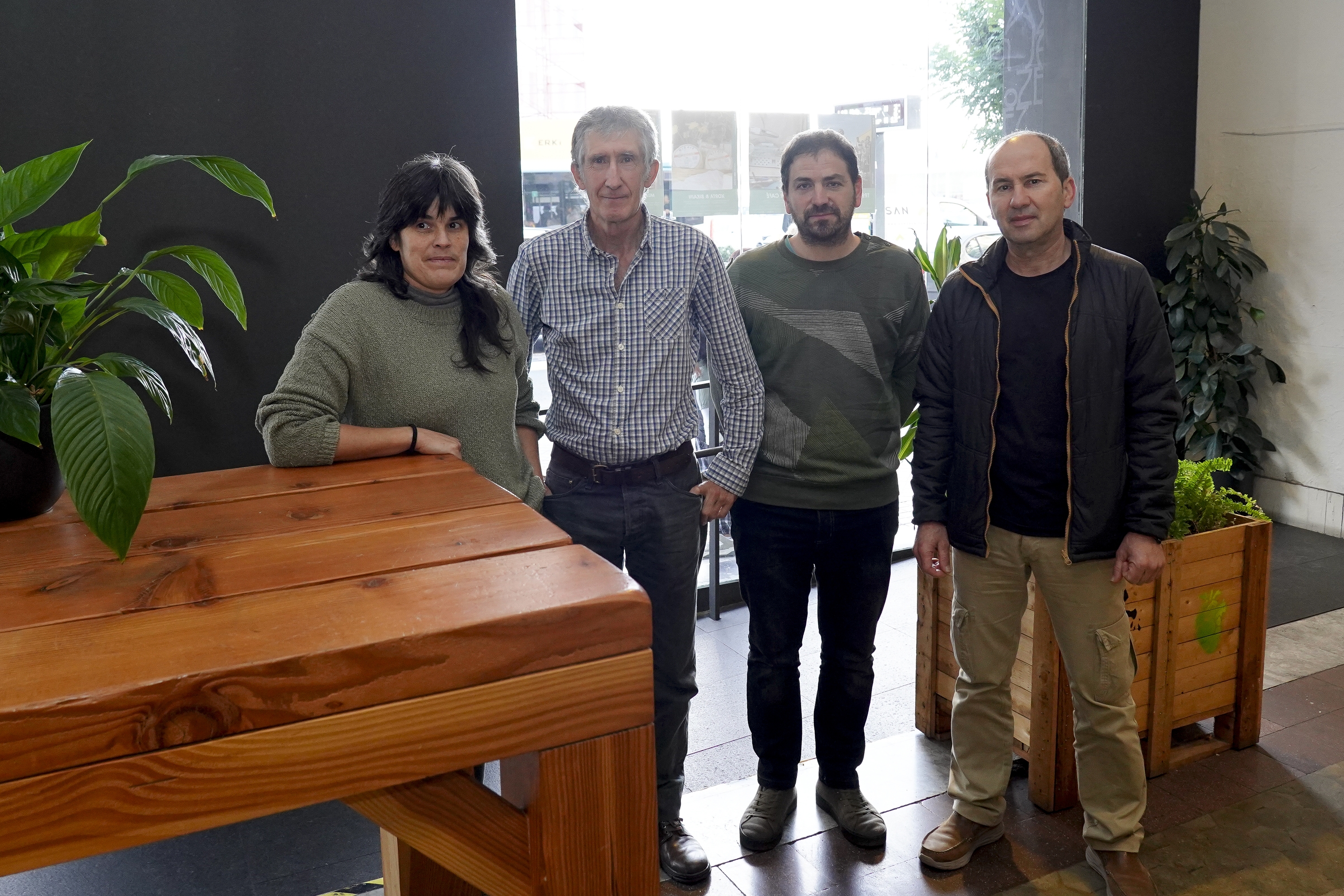 Klimaren Aldeko Aliantzako Lorea Flores, Rafa Aldai, Oscar Larrañeta eta Camilo Moleiro.