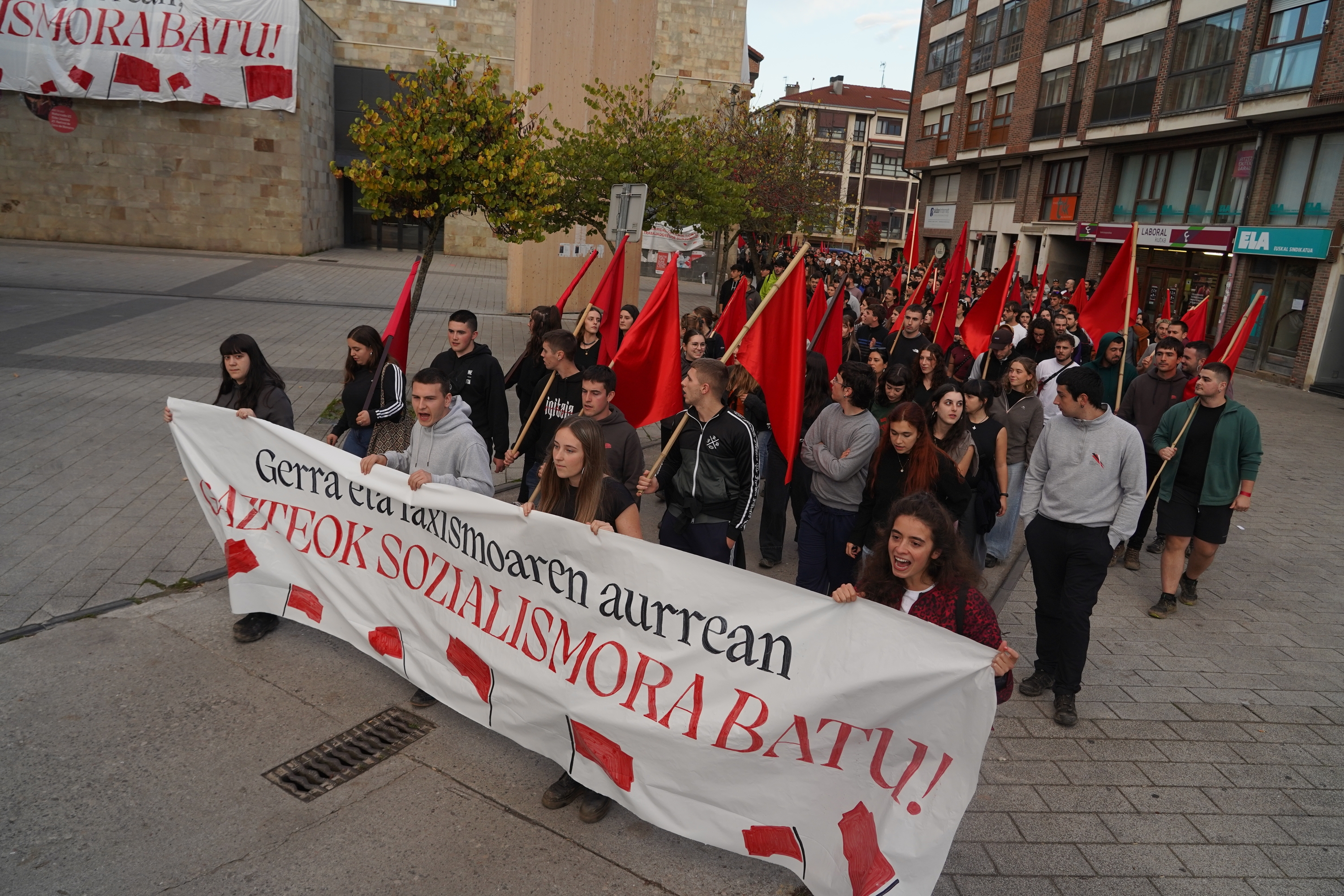 GKSk eta IAk deitutako manifestazioa, gaur, Altsasun. JON URBE / FOKU