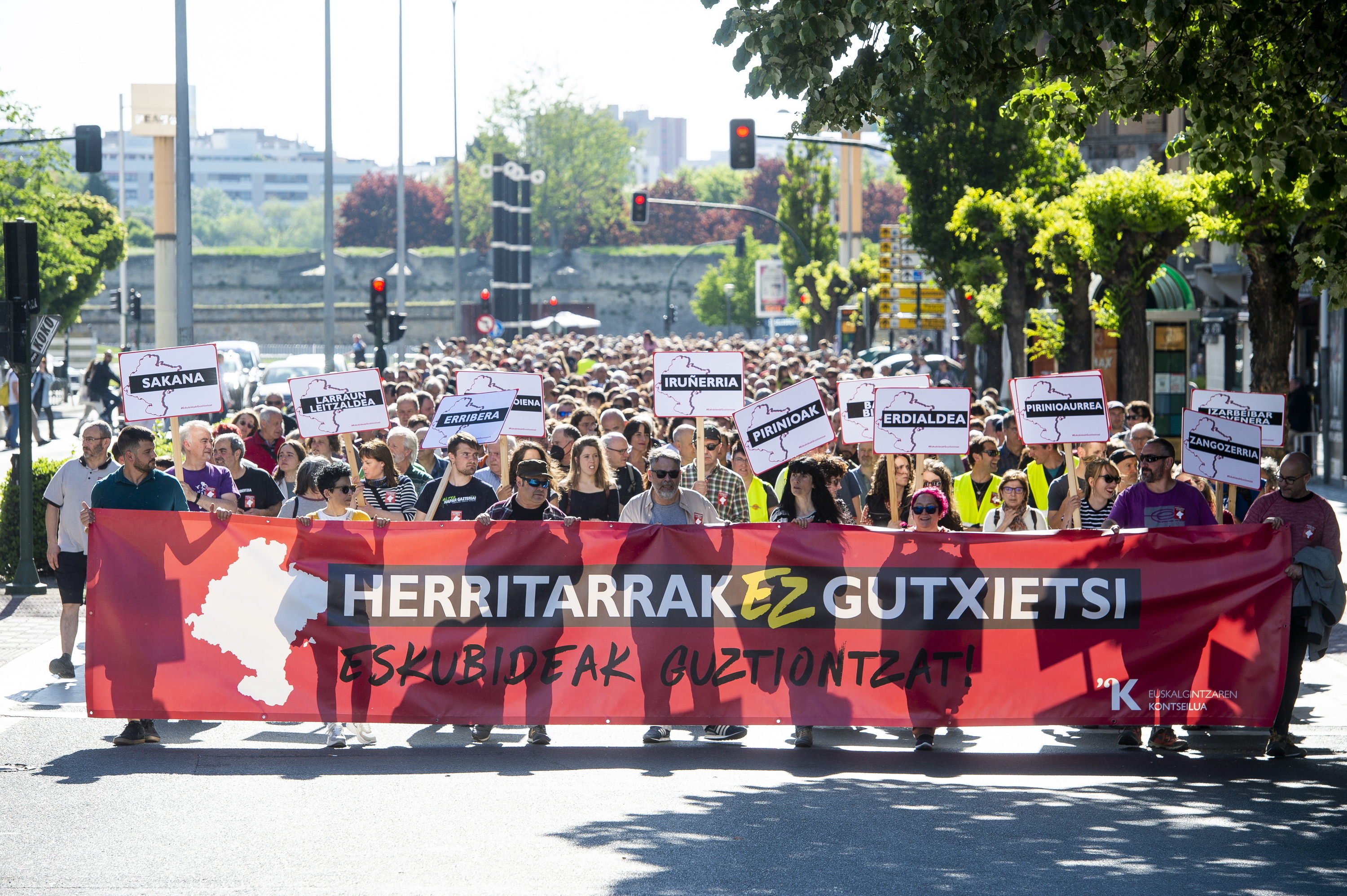 Euskalgintzaren Kontseiluak merituen dekretuaren aurka Iruñean eginiko manifestazioa. IÑIGO URIZ / FOKU