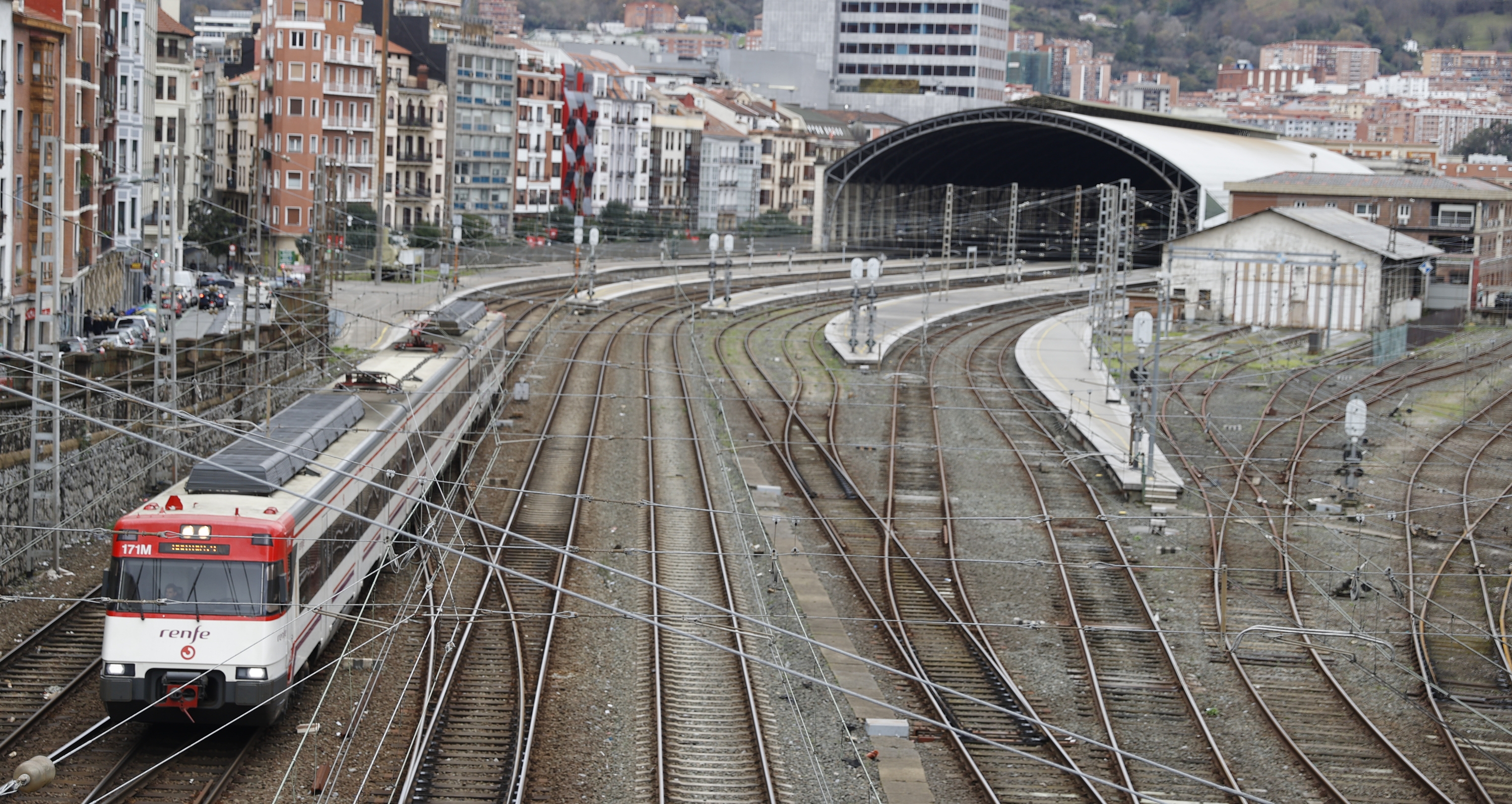 Abandoko tren geltokiaren irudi panoramikoa. MARISOL RAMIREZ / FOKU