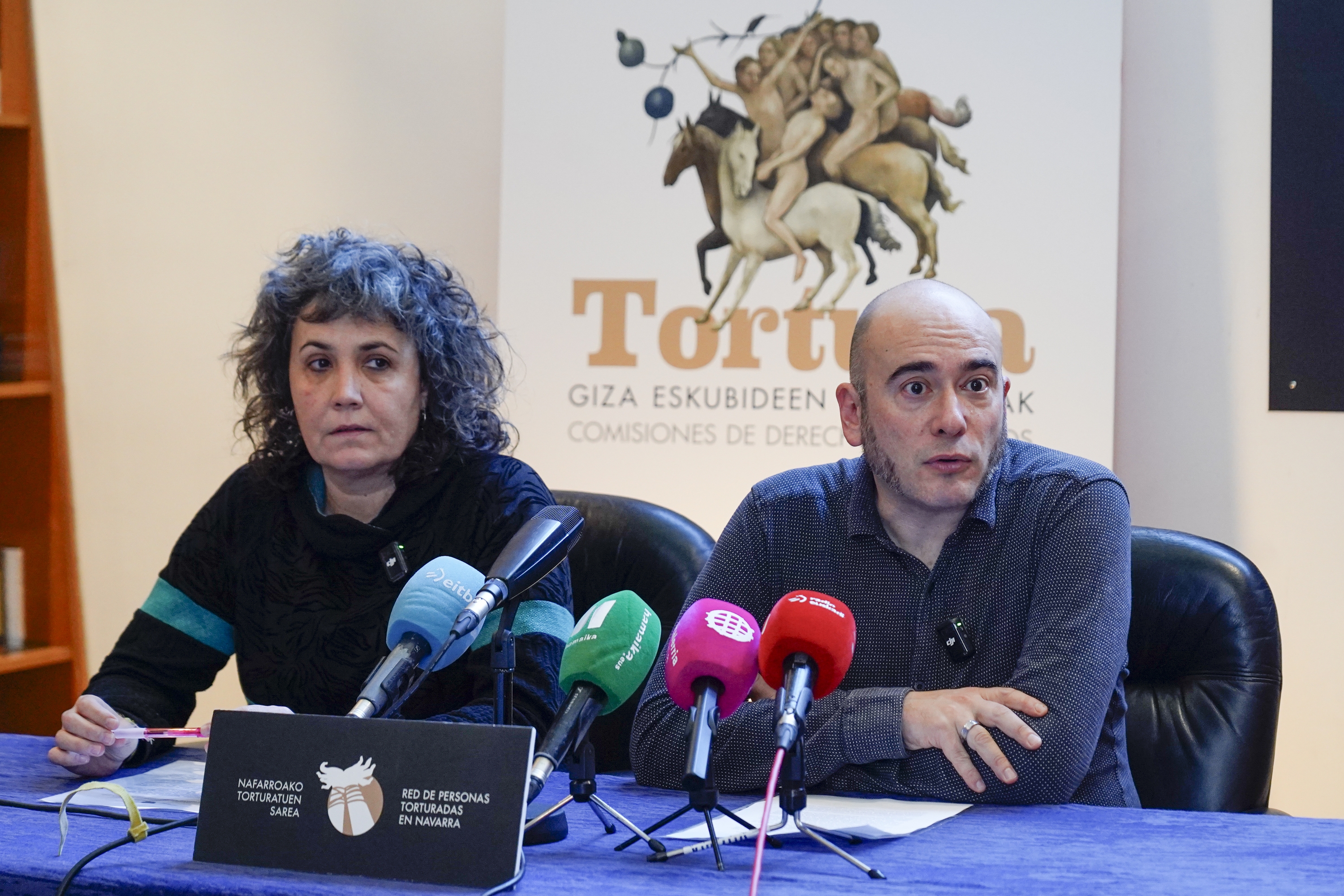 Ainara Gorostiaga eta Mikel Soto, Torturatuen sareko kidea. IÑIGO URIZ / FOKU