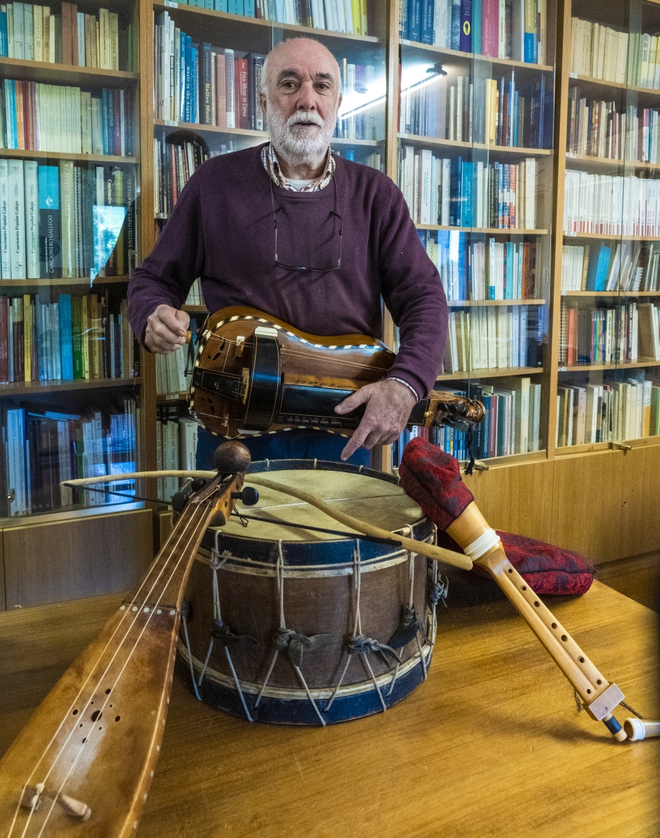 Juan Mari Beltran, asteartean, Soinuenean, musika tresnaz inguratuta. GORKA RUBIO / FOKU