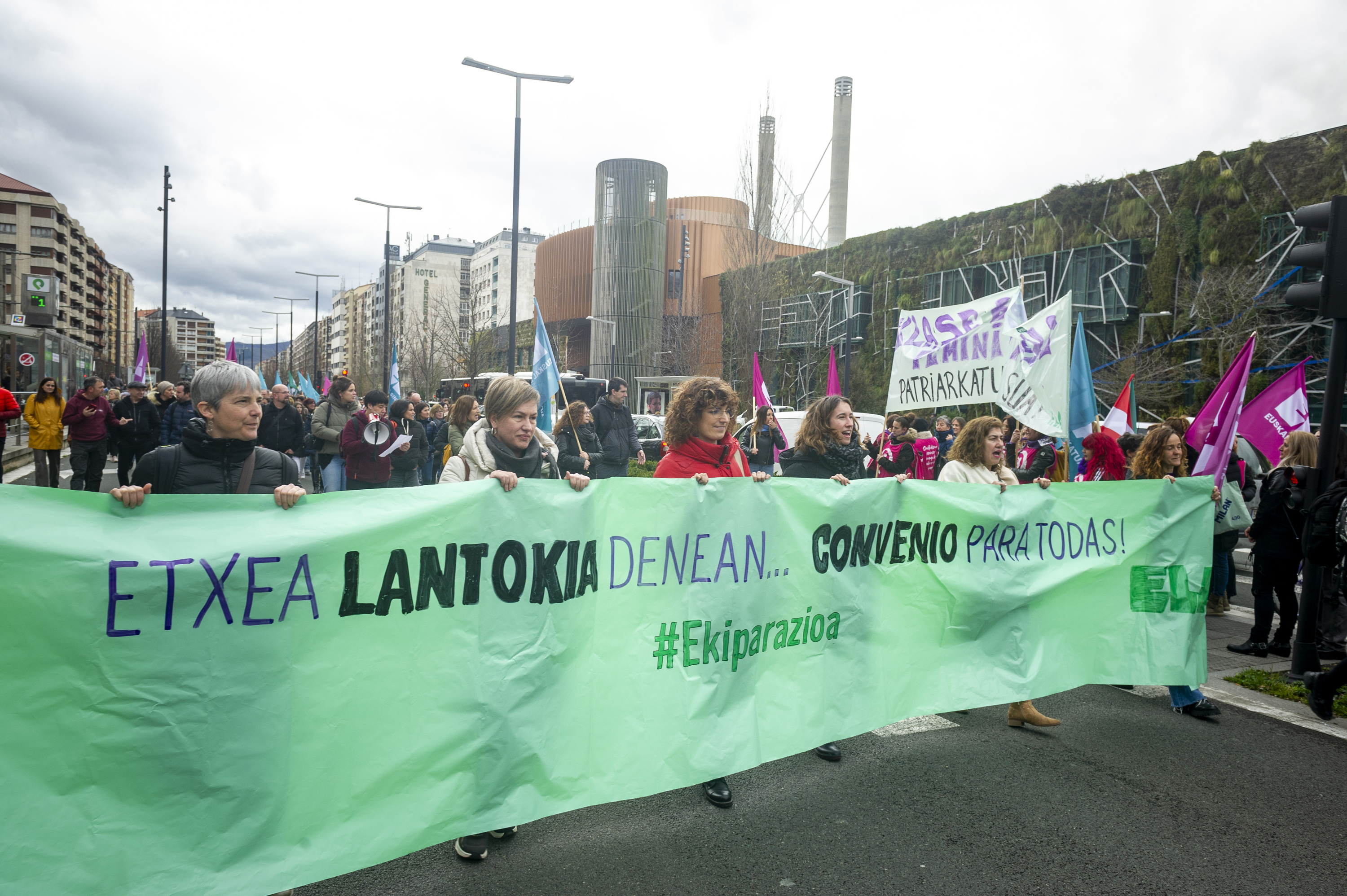 Etxeko langileentzako hitzarmenaren aldeko mobilizazio bat. JAIZKI FONTANEDA / FOKU