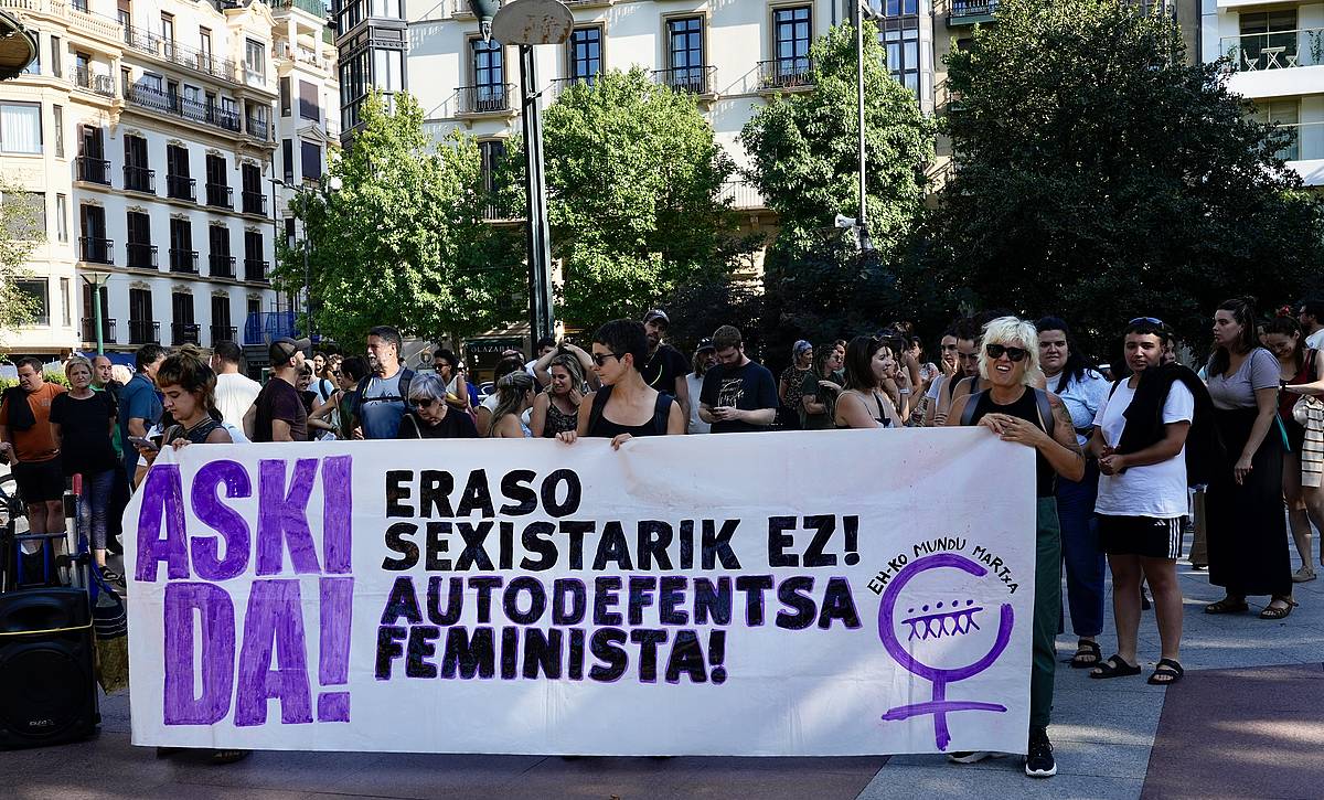 Eraso matxista bat salatzeko elkarretaratzea Donostian, aurtengo abuztuan. ANDONI CANELLADA / FOKU