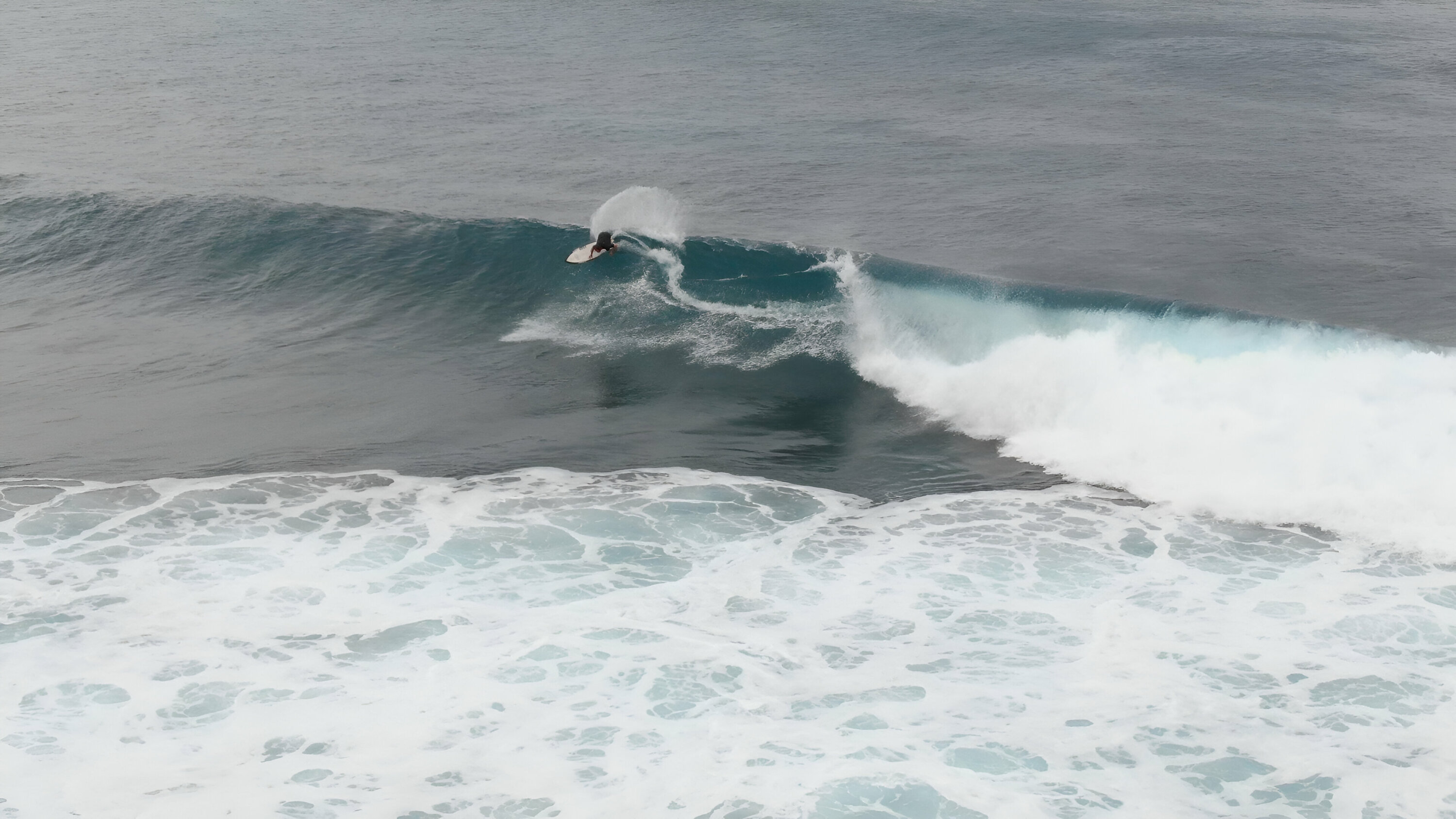 Kepa Acero Cabo Verden surf egiten, 'Olatu baten istorioa' dokumentalean. EL SANTO FILMS