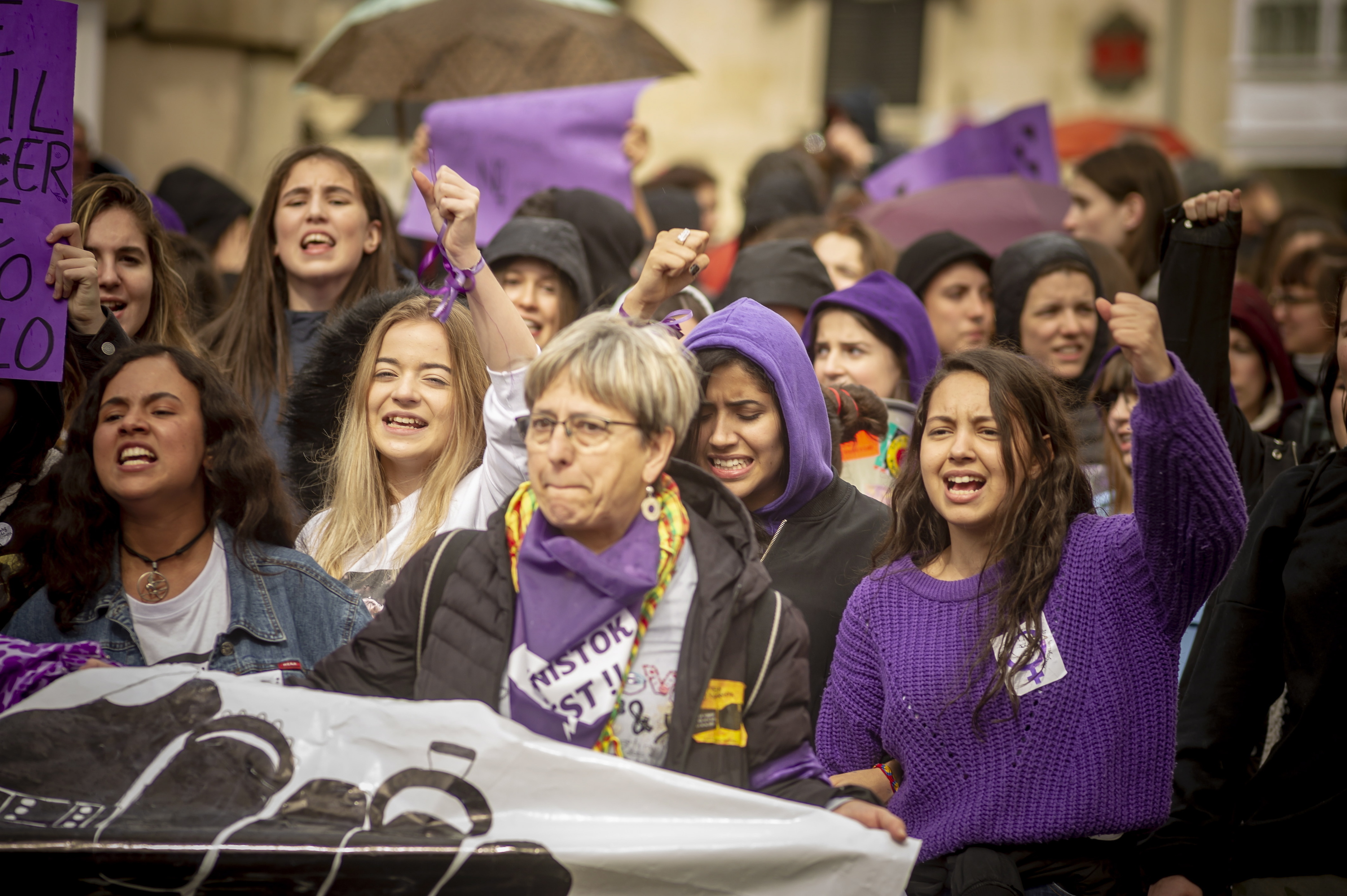 Neska gazte talde bat, 2019ko greba feministan, Bilbon. JAIZKI FONTANEDA / FOKU