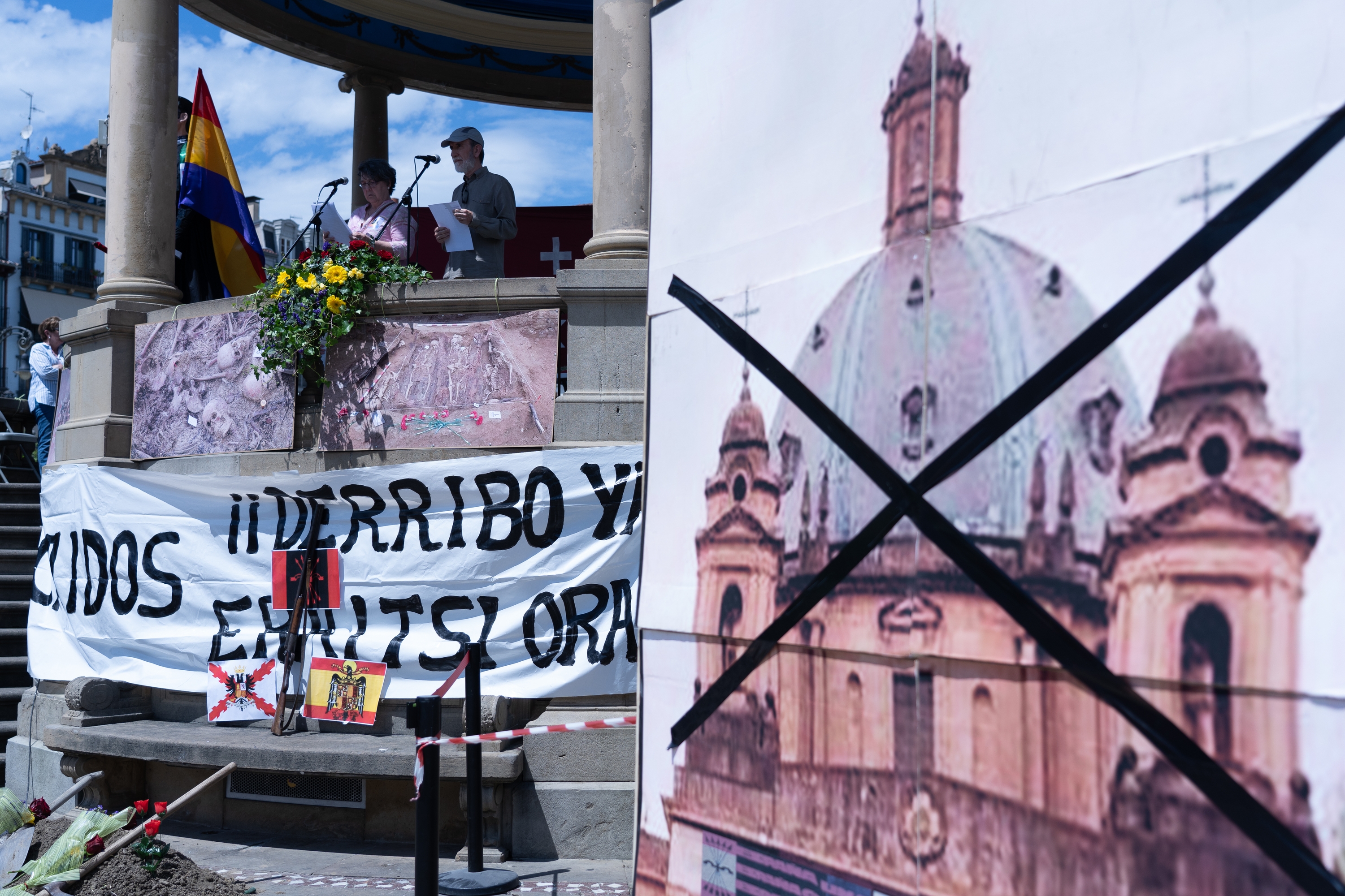 Erorien Monumentuaren aurkako protesta bat, Iruñean. JAGOBA MANTEROLA / FOKU