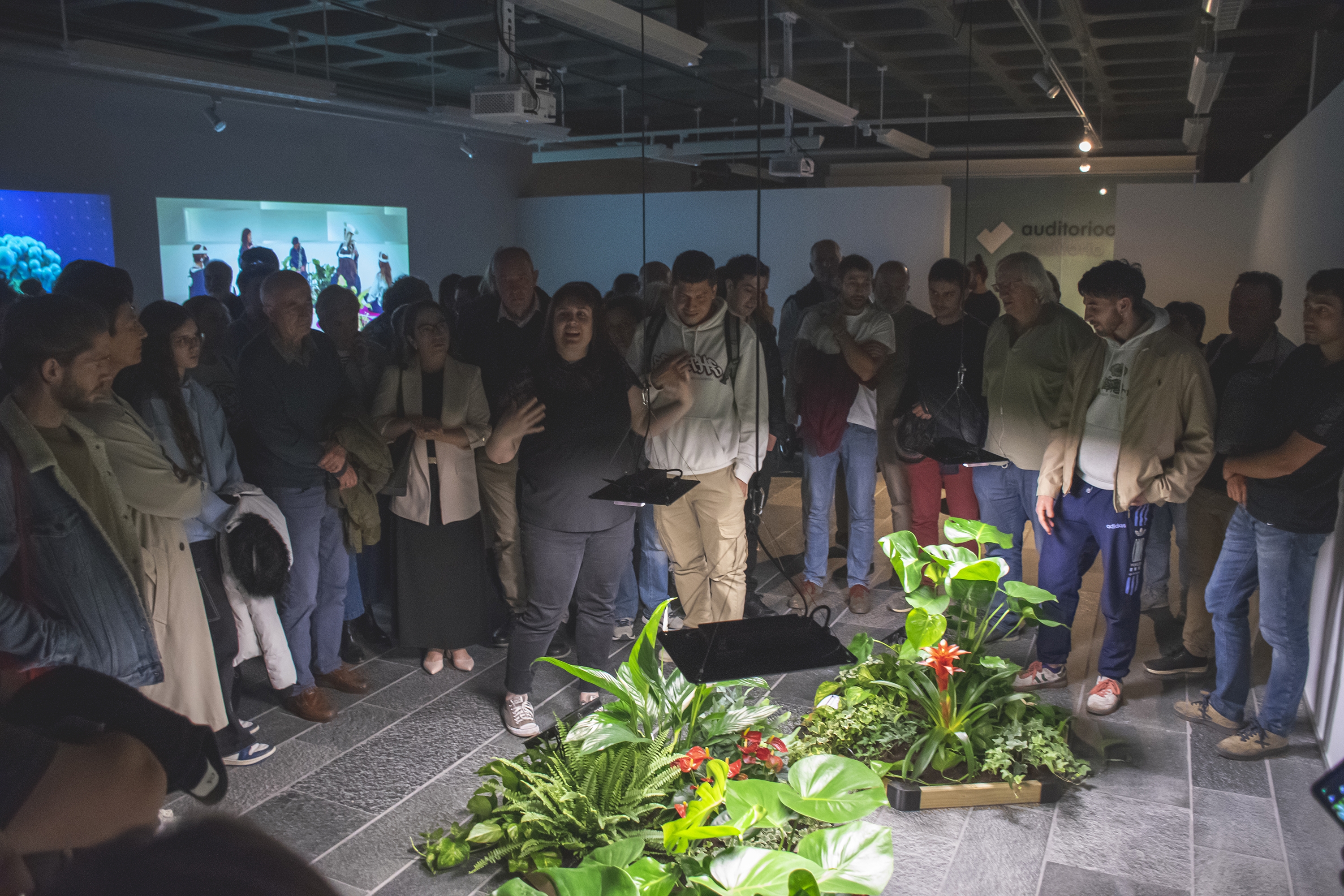 Maria Castellanos eta Alberto Valverderen obrak Hibridalab zentroan, erakusketaren inaugurazio egunean. HIBRIDALAB