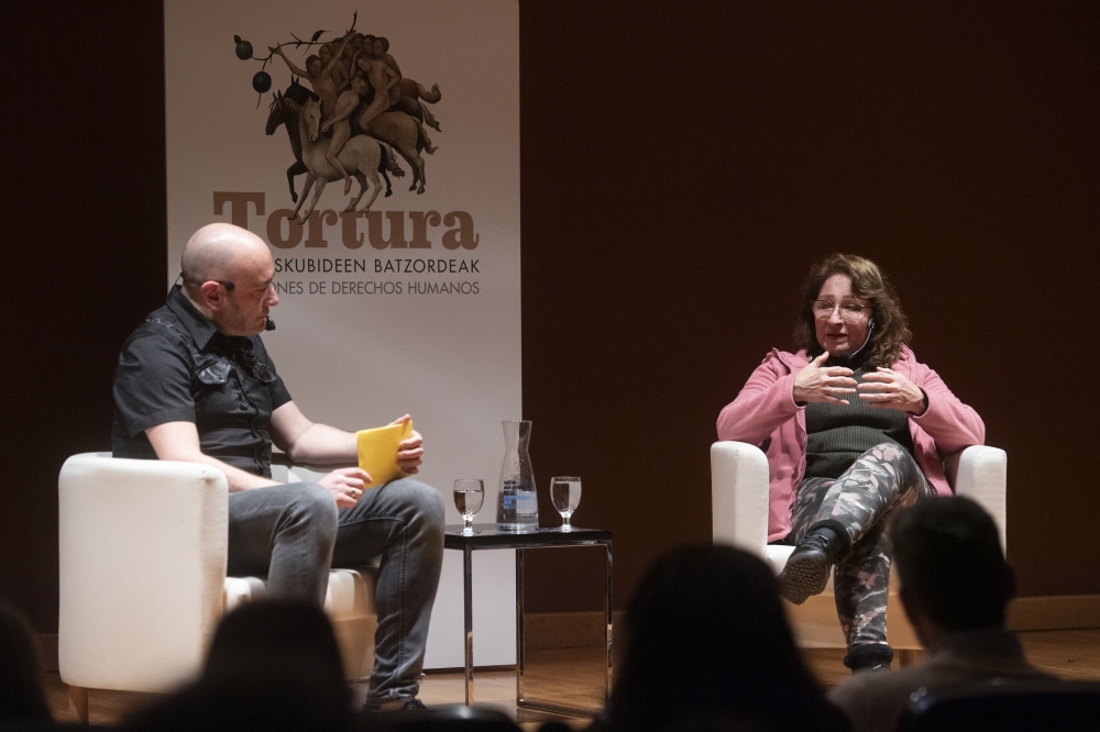 Mikel Soto eta Rita Peña, atzo, Iruñeko Planetarioan egindako solasaldian. IDOIA ZABALETA / FOKU