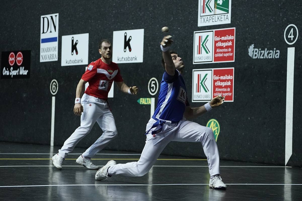 Peio Etxeberria pilota jotzen, gaur, Bilbon. ARITZ LOIOLA / FOKU