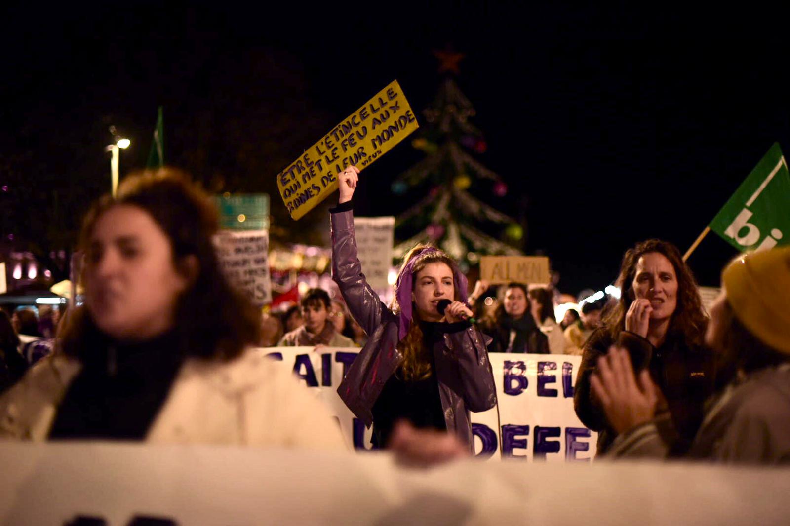 Baionan egin duten protesta feminista. GUILLAUME FAUVEAU