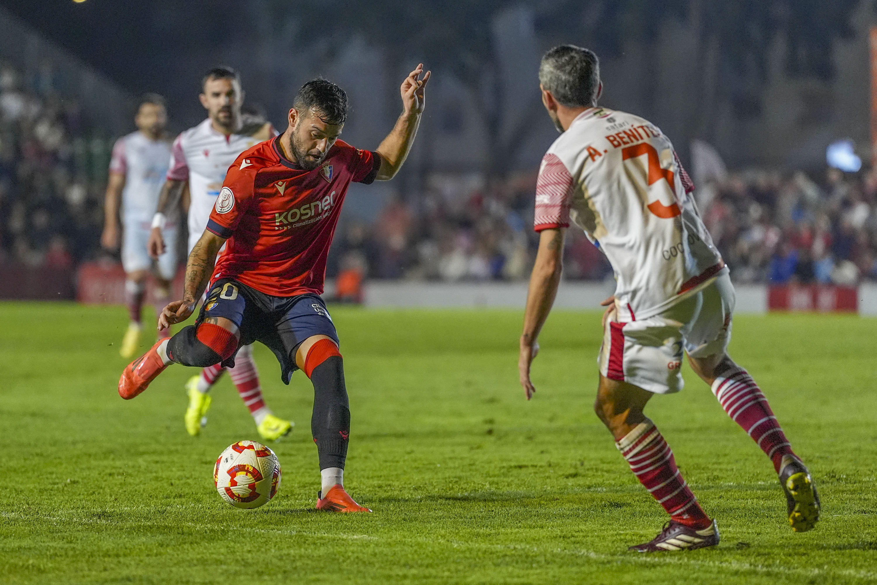 Jose Arnaiz Osasunako jokalaria Kopako partidan. RAMON RIOS / EFE