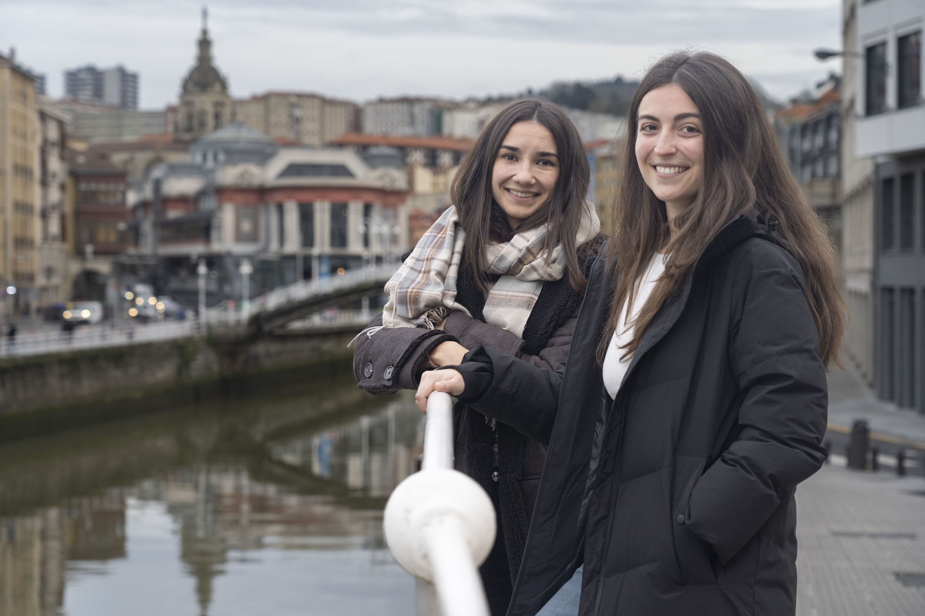 Nadia Perez eta Irene Ruiz Itaiako kideak, Bilbon. MONIKA DEL VALLE / FOKU