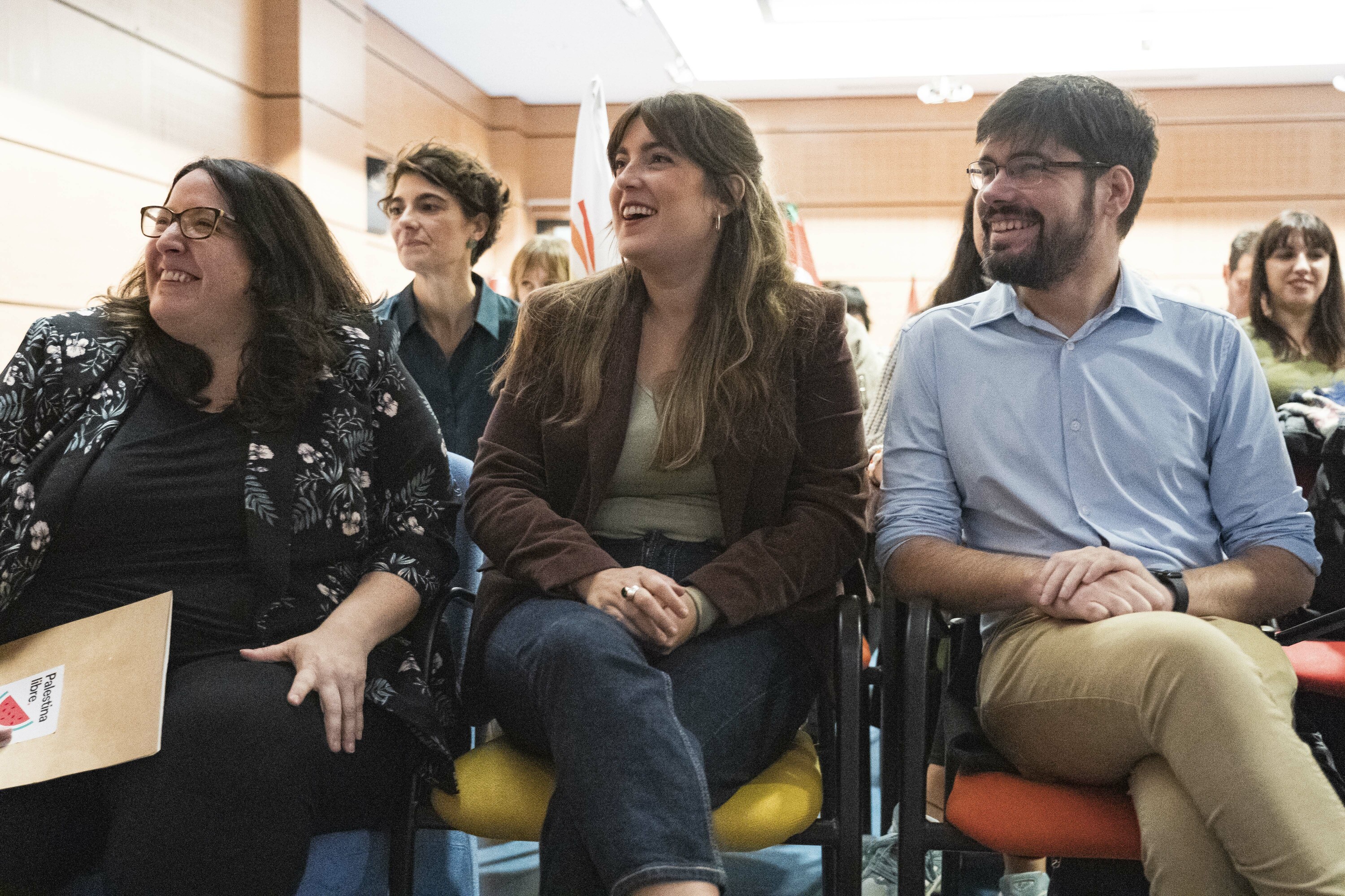 Edurne Garcia, Alba Garcia eta Lander Martinez, gaur goizeko ekitaldian. ARITZ LOIOLA / FOKU