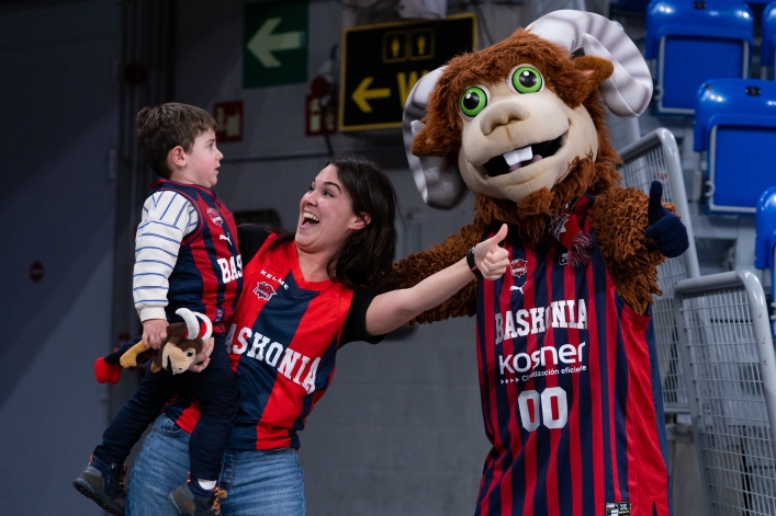 'Aker' partida batean. BASKONIA