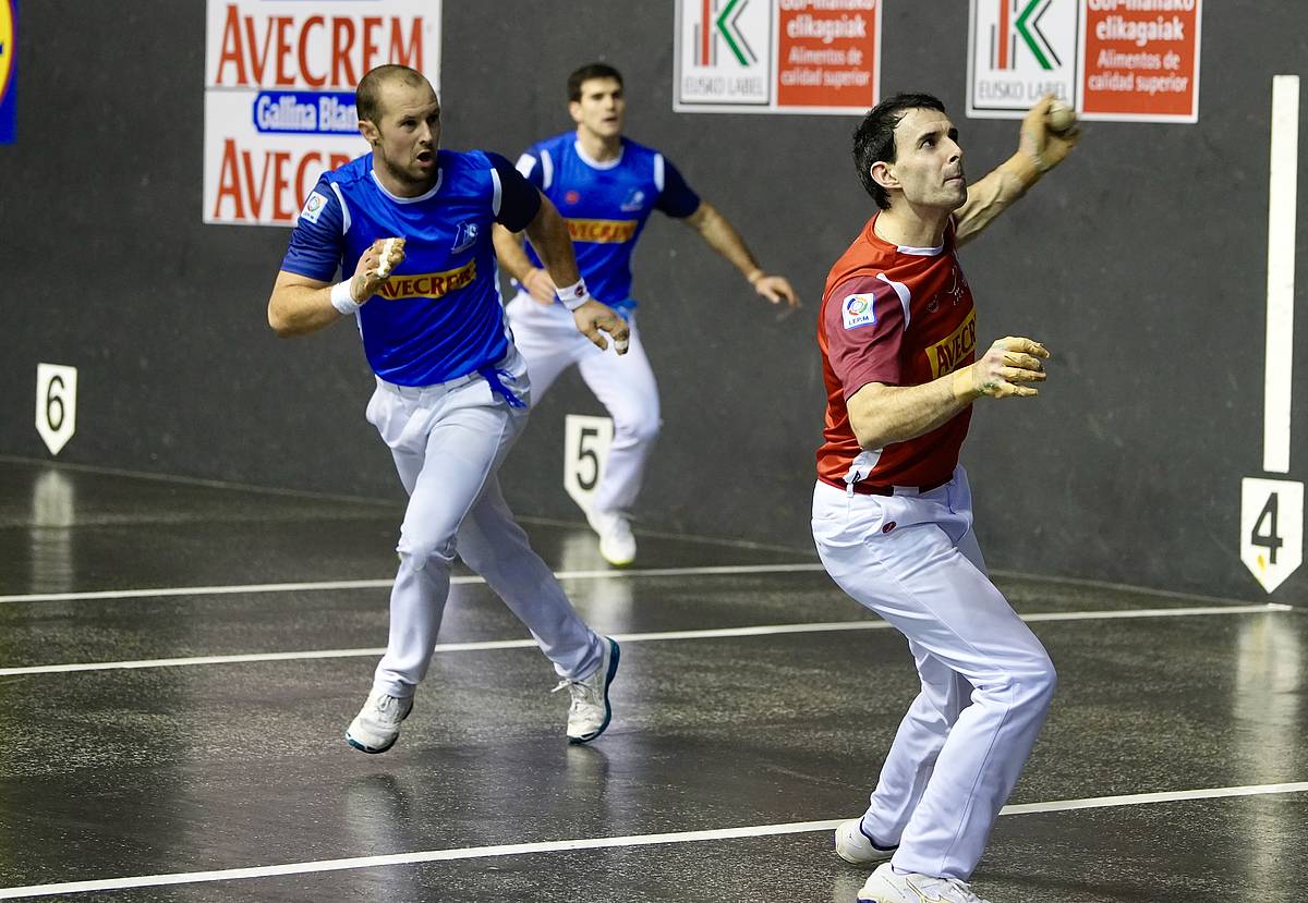 Altuna III.a pilota jotzen, gaur, Donostian. ANDONI CANELLADA / FOKU