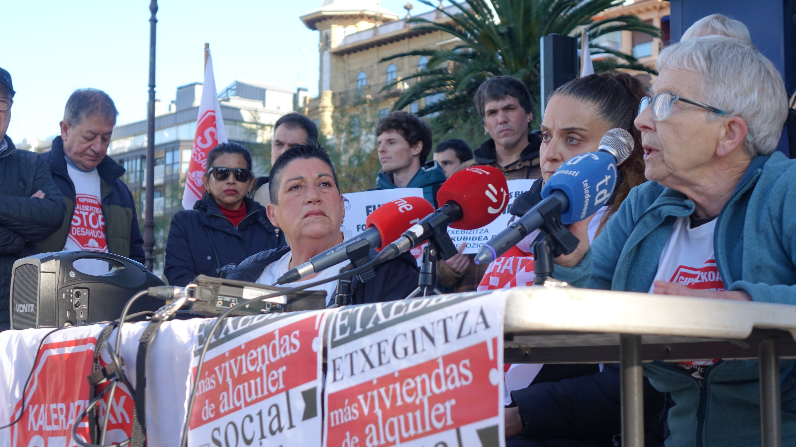 Kaleratzeak Stop plataformaren agerraldia, Donostian, abenduaren 4an. KALERATZEAK STOP