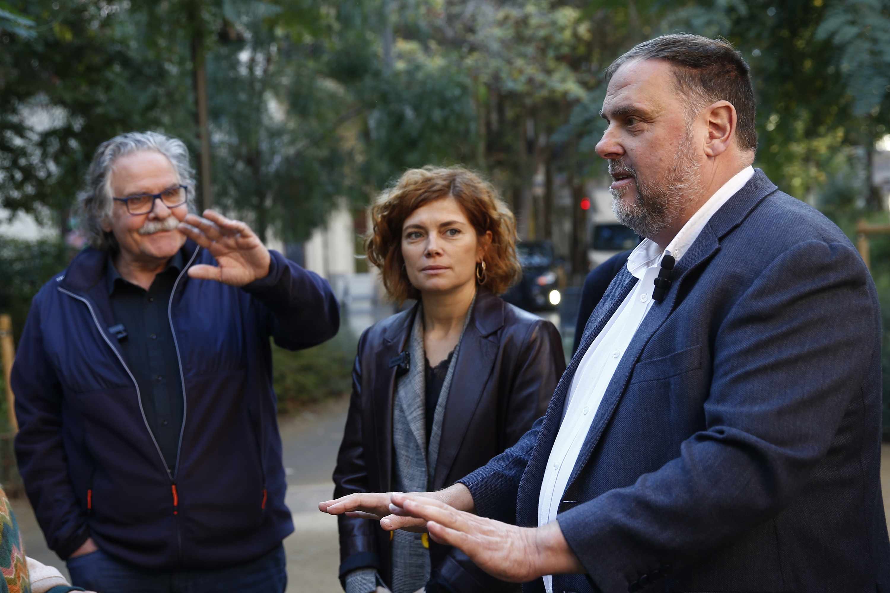 Oriol Junqueras ekitaldi batean lehengo astean, ondoan Joan Tarda eta Elisenda Alamany dituela. QUIQUE GARCIA / EFE