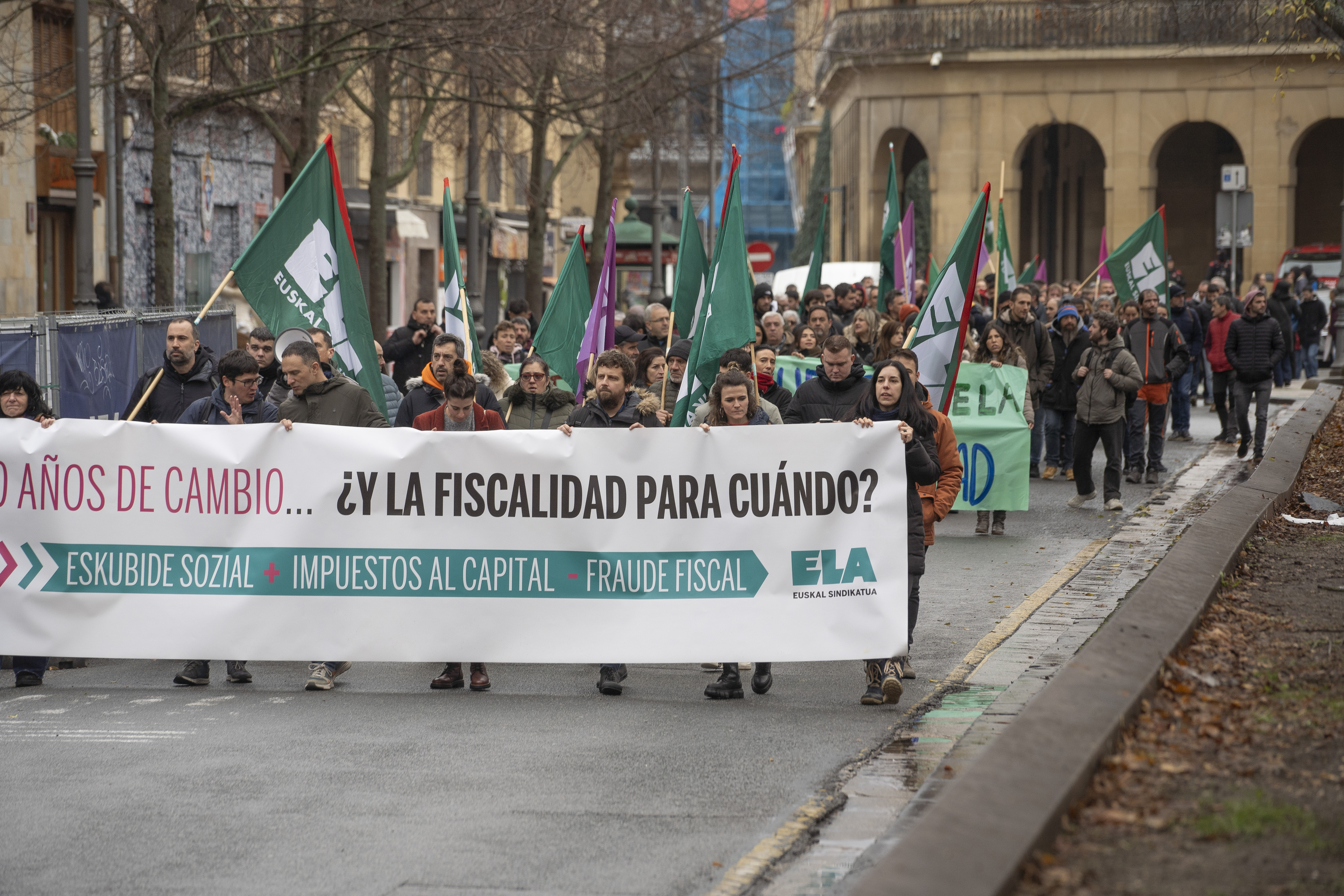 (ID_14513412) (Iñigo Uriz/@FOKU) 2024-11-13, Iruñea. ELAren manifestazioa fiskalitate politikak salatzeko