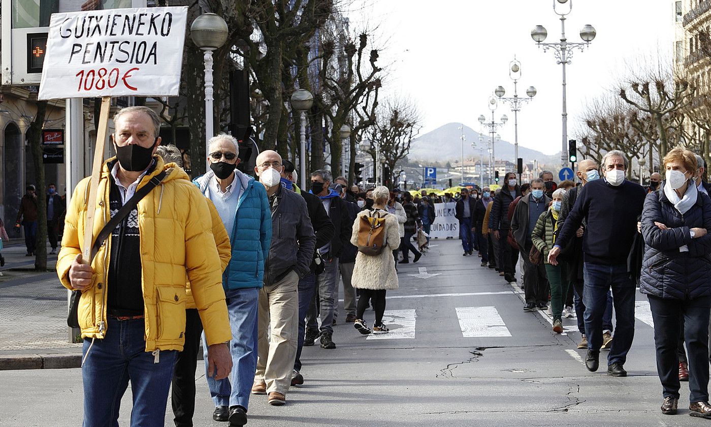 Protesta mugimendua. Pentsio duinen aldeko manifestazio bat, Donostian (artxiboko irudia). MAIALEN ANDRES / FOKU.