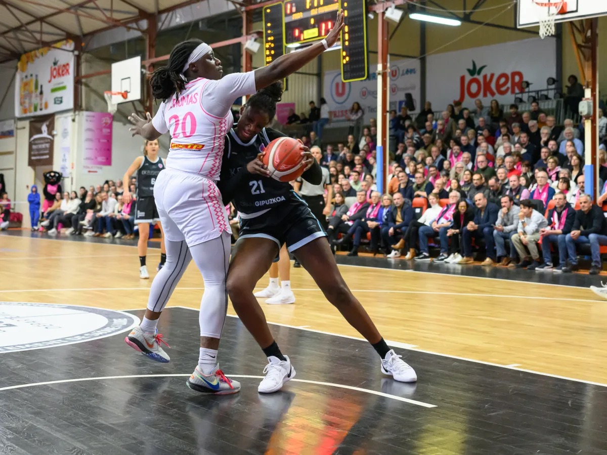 Lola Pendande eta Shakayla Thomas iragan asteko joaneko partidan, Frantzian. EUROCUP WOMEN