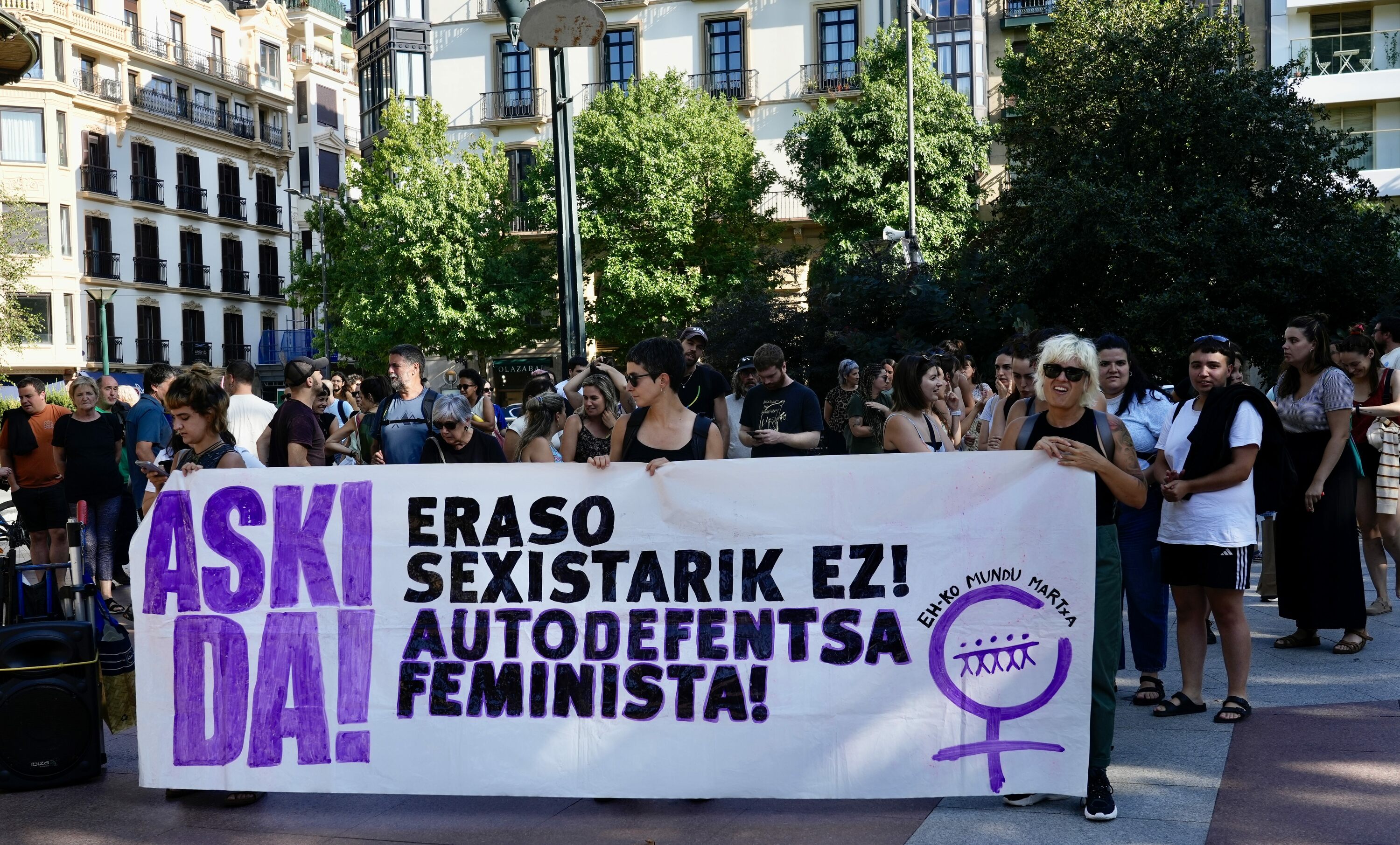 Indarkeria matxista salatzeko elkarretaratze bat udan, Donostian. ANDONI CANELLADA / FOKU