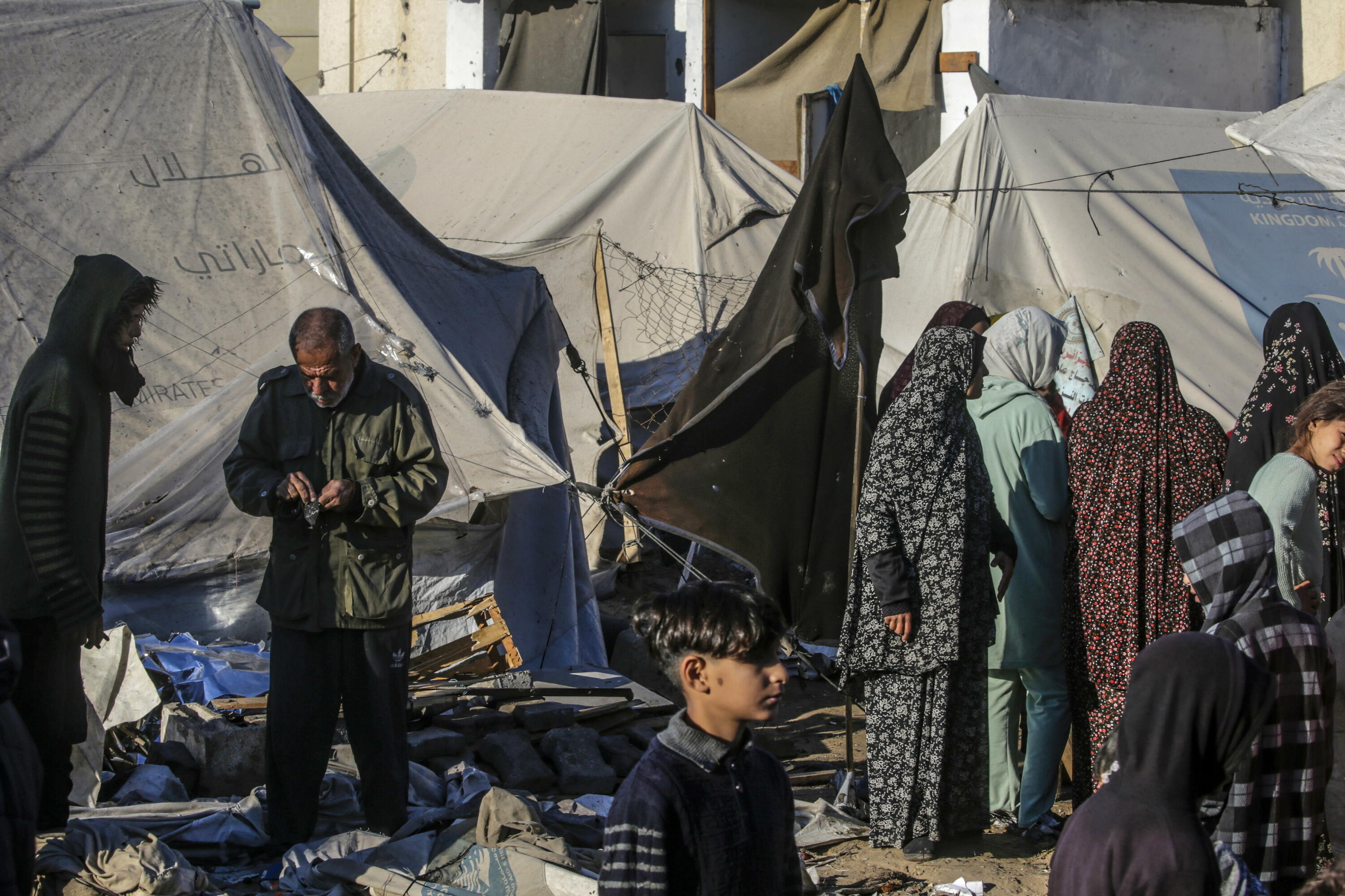 Desplazatuak kanpalekuetan, Gaza erdialdeko Deir al-Balah hirian, asteon. MOHAMMAD SABER / EFE