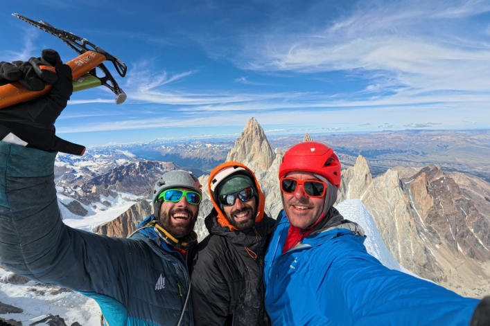 Tasio Martin Patagoniako Cerro Torre mendia eskalatzen