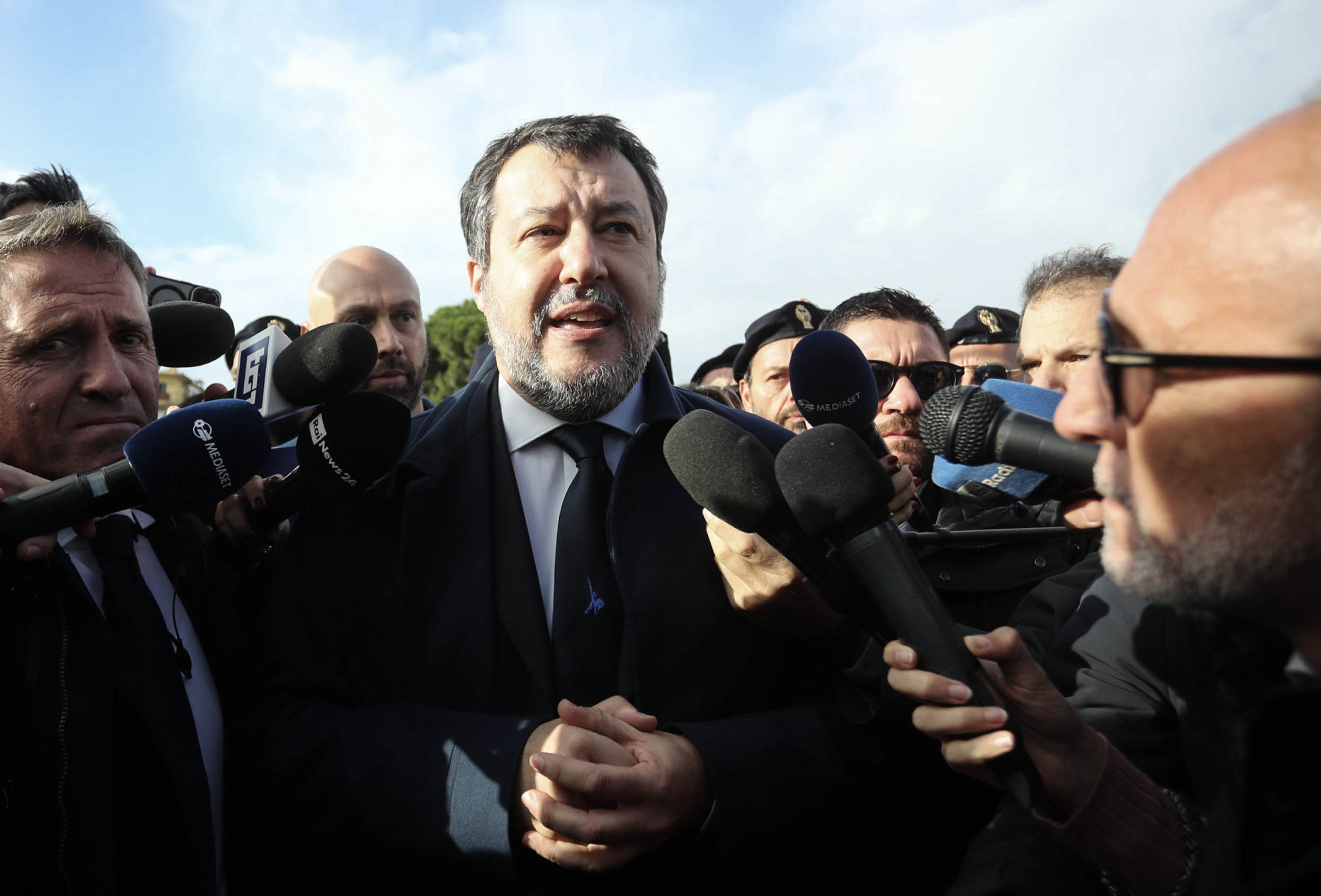 Matteo Salvini, gaur, Palermoko Auzitegiaren kanpoaldean. IGOR PETYX / EFE