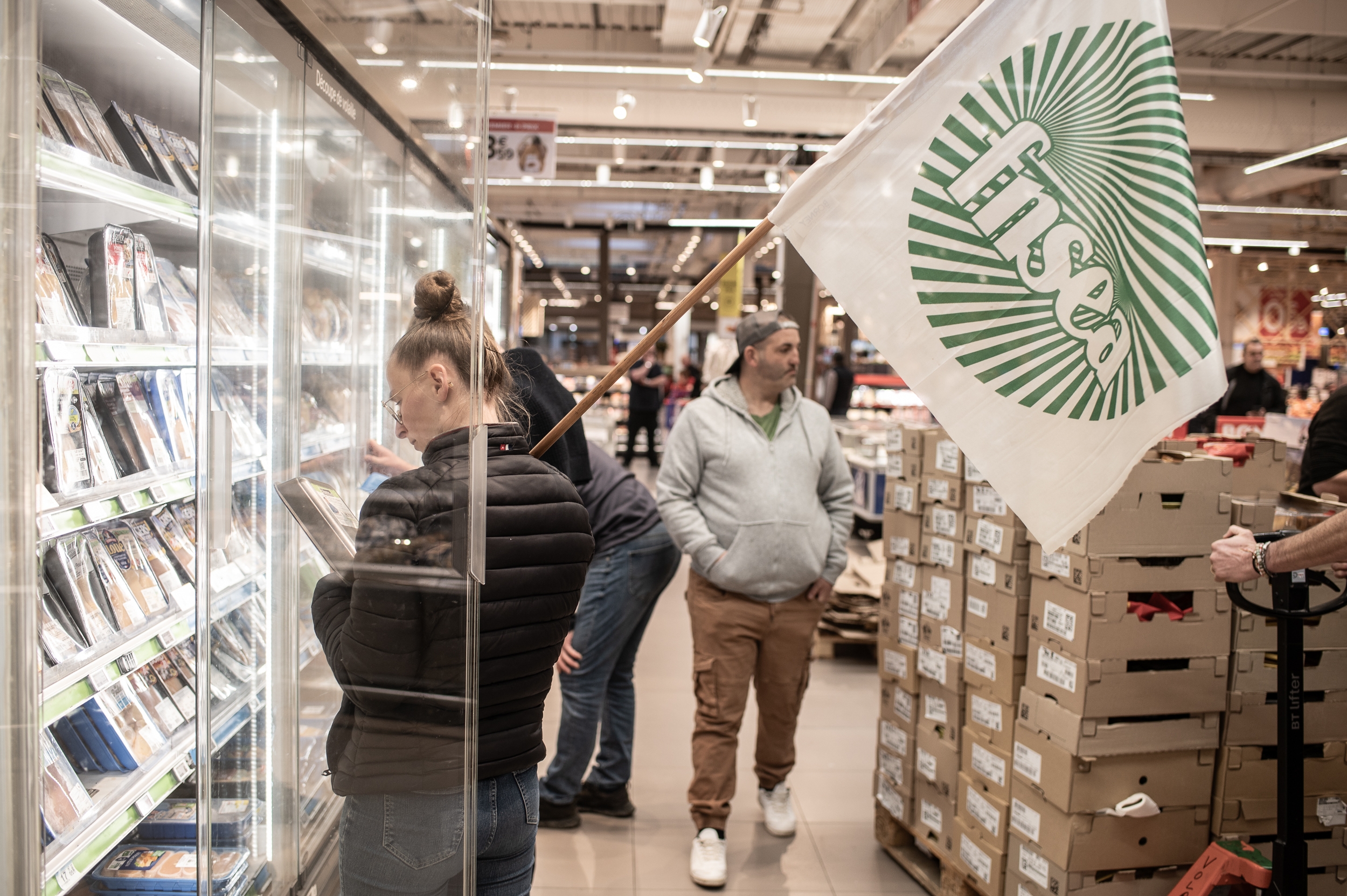 FDSEAko laborarien protesta, supermerkatu batean, urtarrilean. PATXI BELTZAIZ