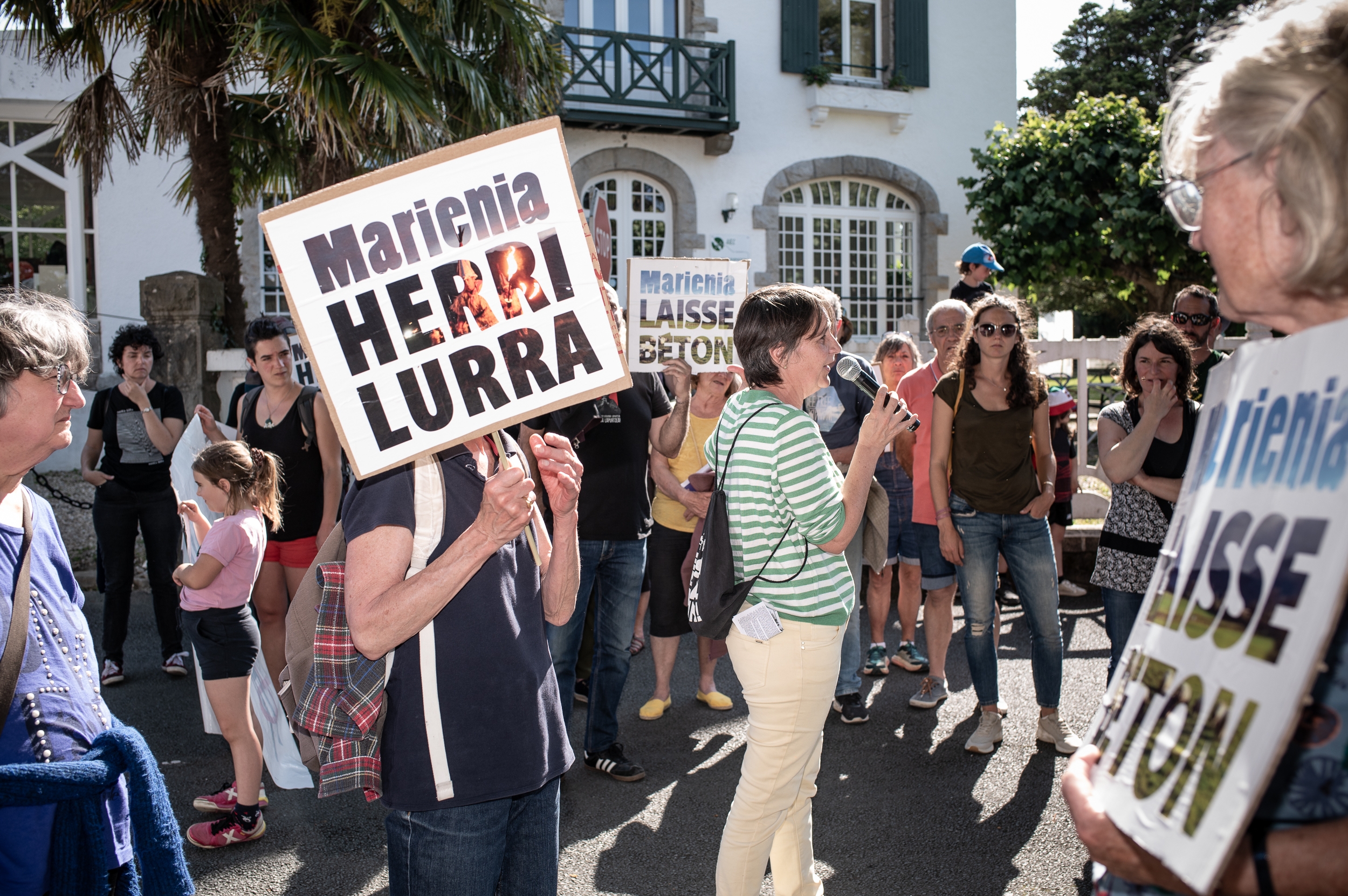 Marieneko lurren aldeko manifestazioa, maiatzaren 25ean, Kanbon. PATXI BELTZAIZ