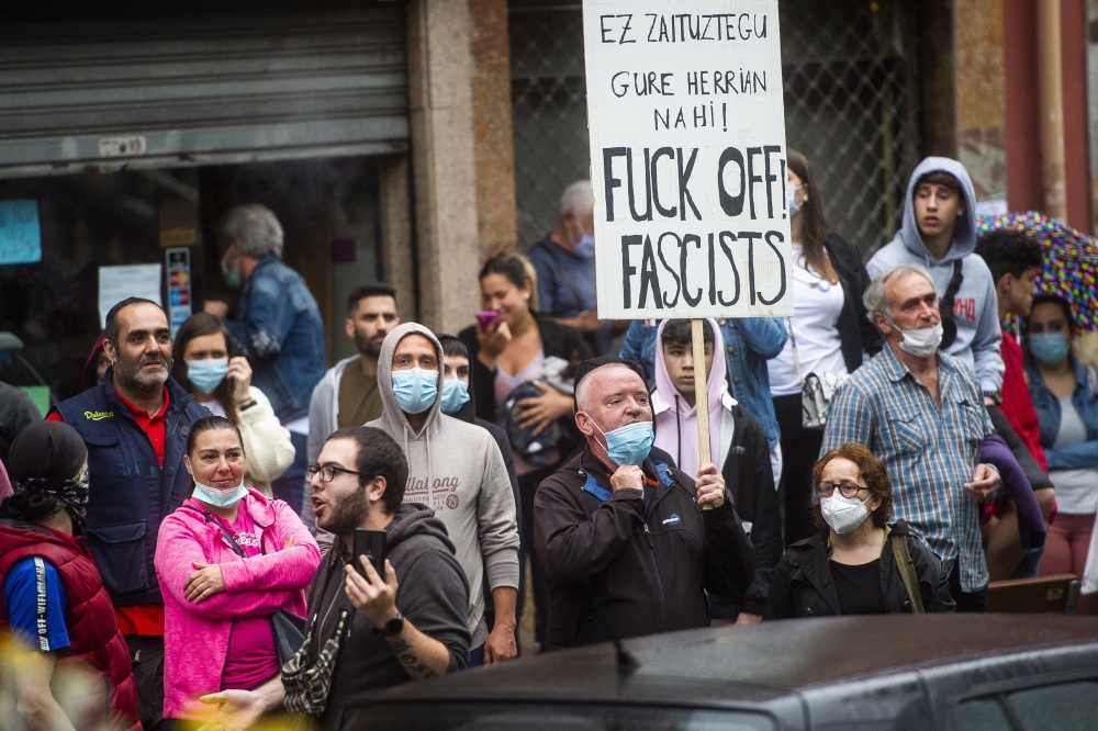 Voxen ekitaldi baten kontrako protesta, 2020an, Sestaon. LUIS JAUREGIALTZO / FOKU