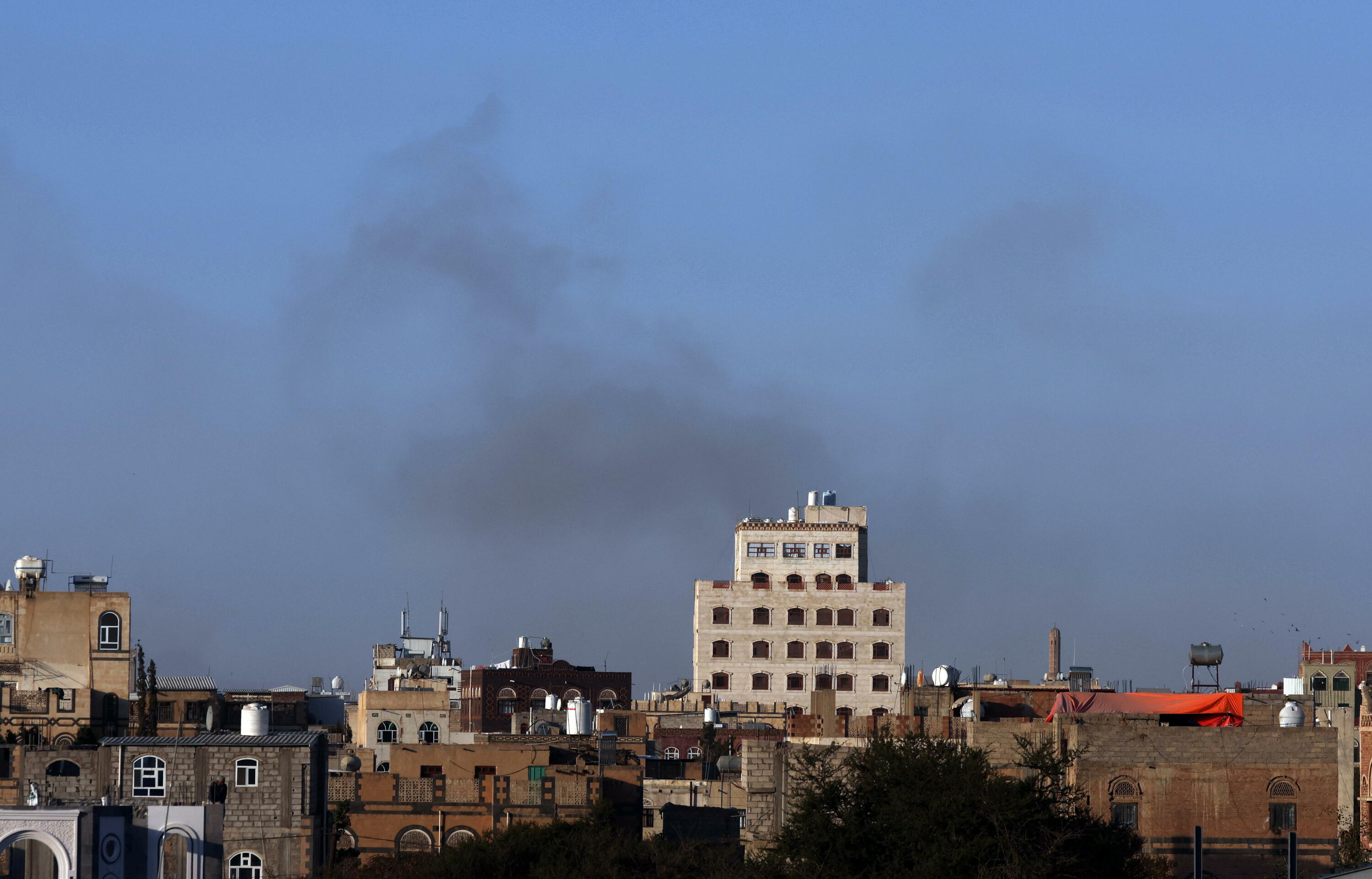 Israelek Yemenen egindako erasoetan hiru pertsona hil ditu. Irudian, Sana hiriburua, gaur. YAHYA ARHAB / EFE