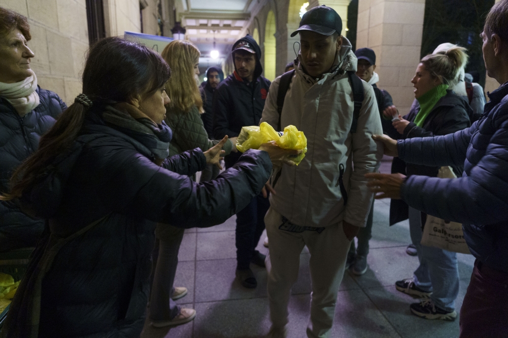 (ID_14540188) (Jon Urbe/@FOKU) 2024-12-26, Donostia. Donostiako Udalak Egiako kaleko afari solidarioak debekatu zituenetik Gipuzkoa...