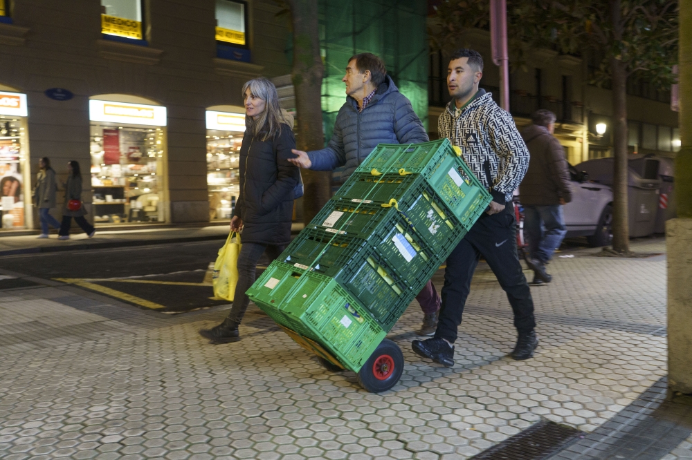 (ID_14540200) (Jon Urbe/@FOKU) 2024-12-26, Donostia. Donostiako Udalak Egiako kaleko afari solidarioak debekatu zituenetik Gipuzkoa...