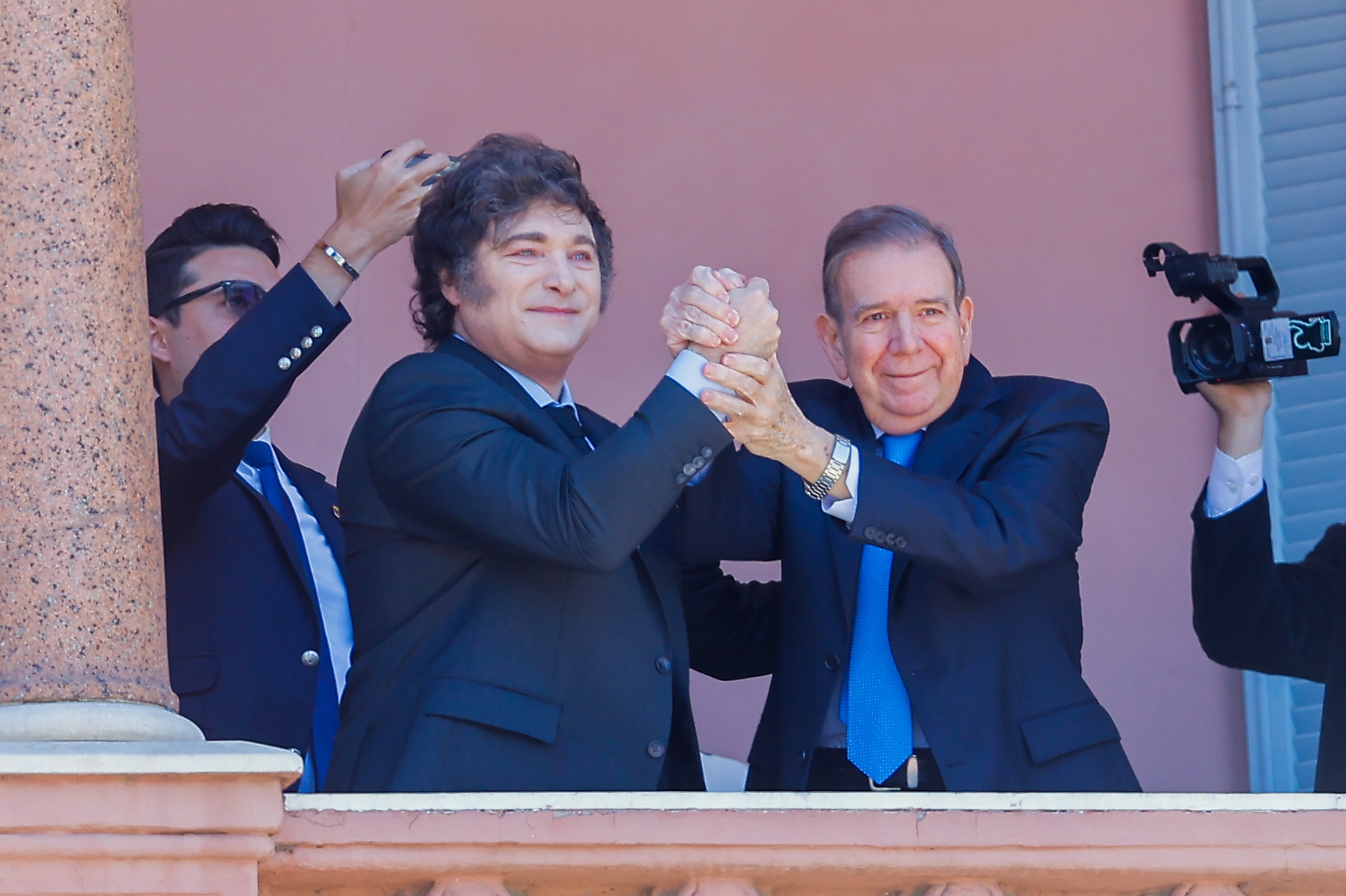 Javier Milei eta Edmundo Gonzalez, Argentinako Gobernuaren egoitzan, Buenos Airesen, gaur. JUAN IGNACIO RONCORONI / EFE