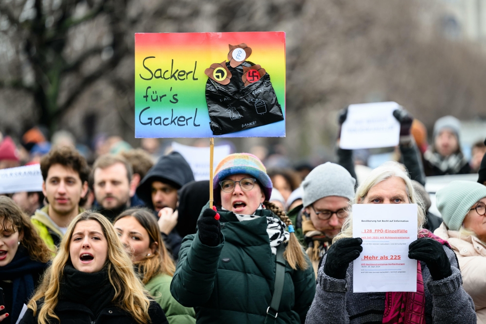 Kickli gobernua osatzeko aginduaren aurkako protesta, gaur. MAX SLOVENCIK / EFE