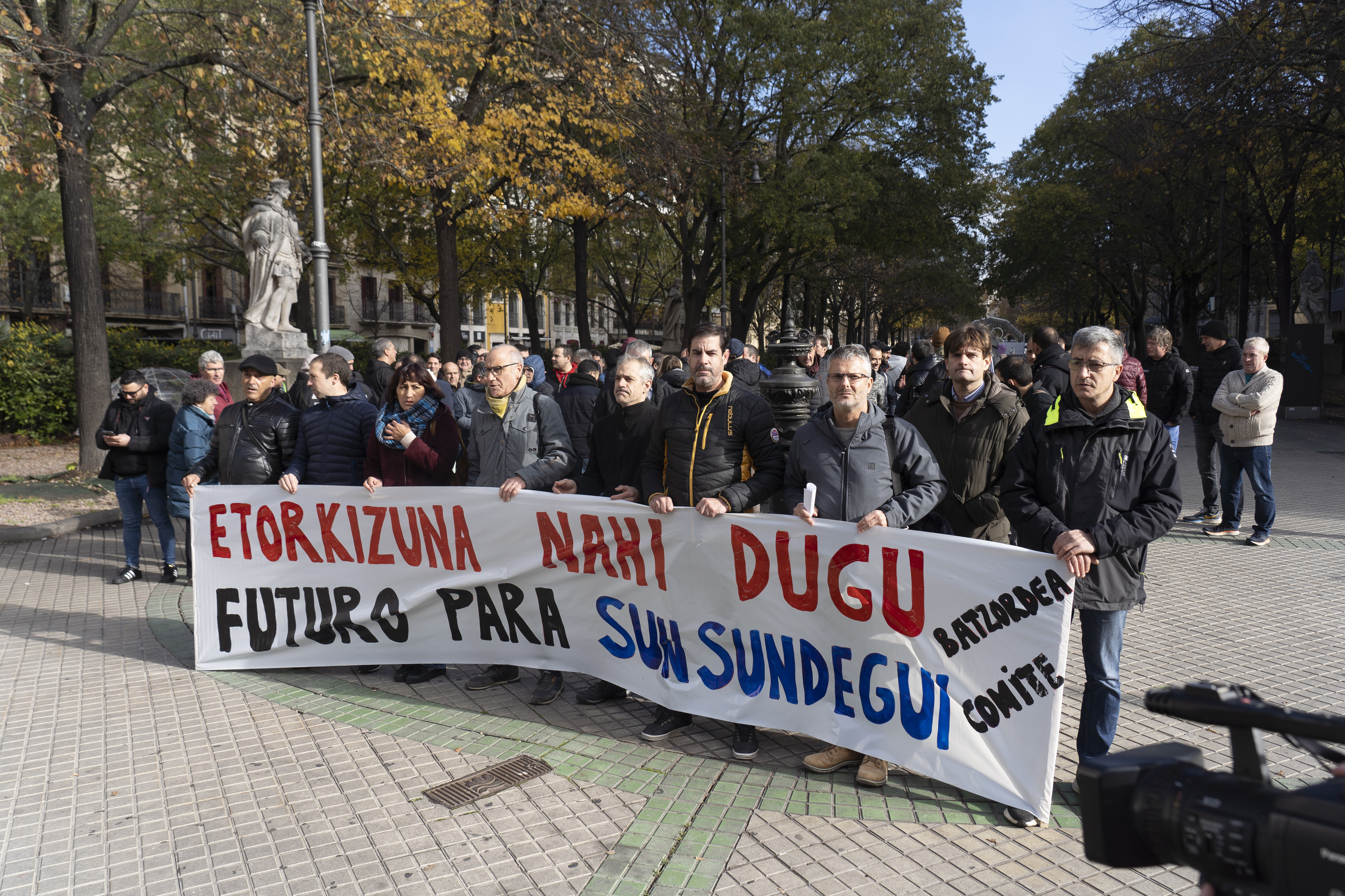 Enpresa batzordeak deitutako elkarretaratzea, azaroan, Nafarroako Parlamentu aurrean. IÑIGO URIZ / FOKU