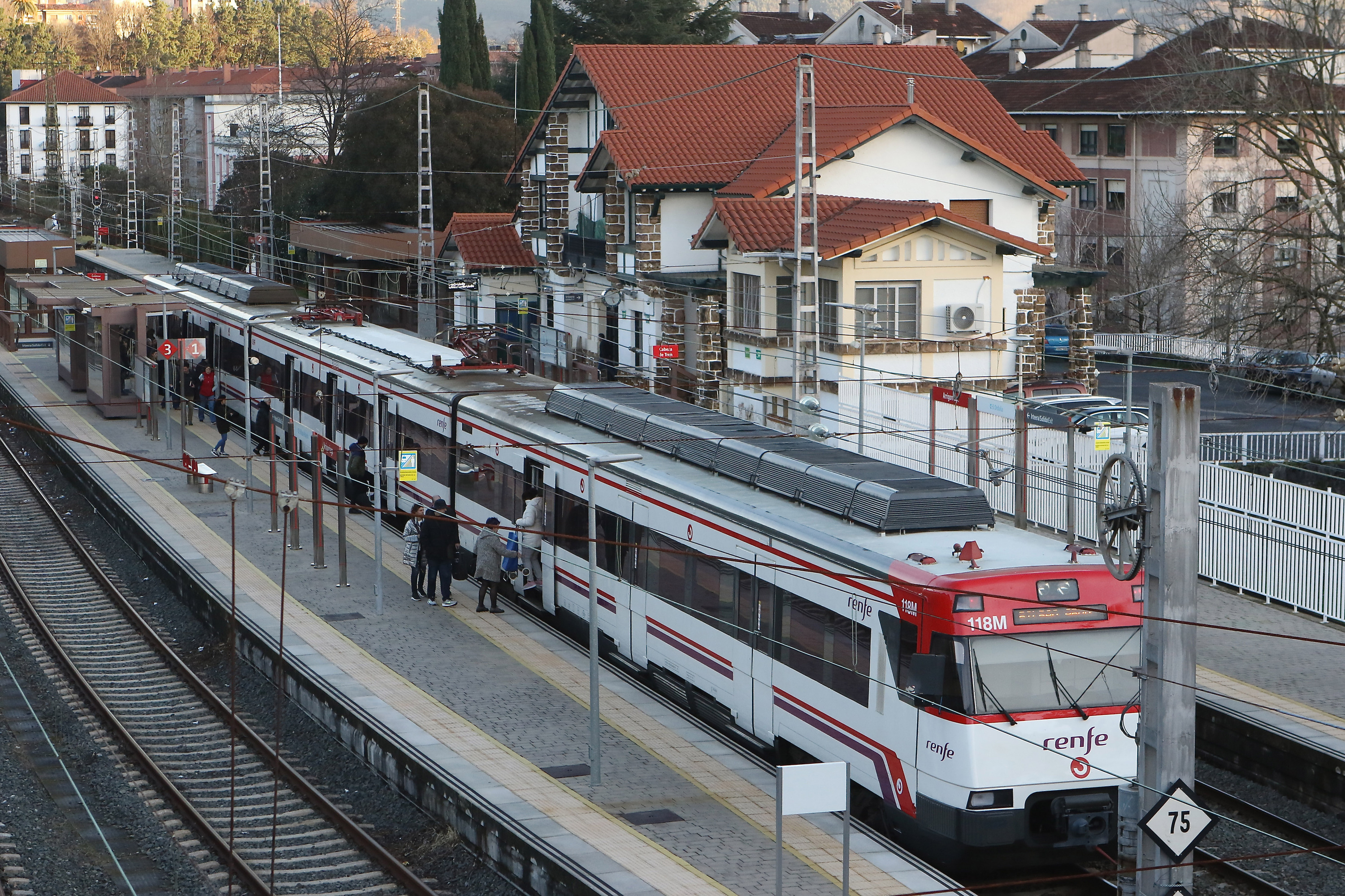 C-3 lineako Renfe aldirietako trena Arrigorriagako geltokian, urtarrilean. OSKAR MATXIN EDESA / FOKU