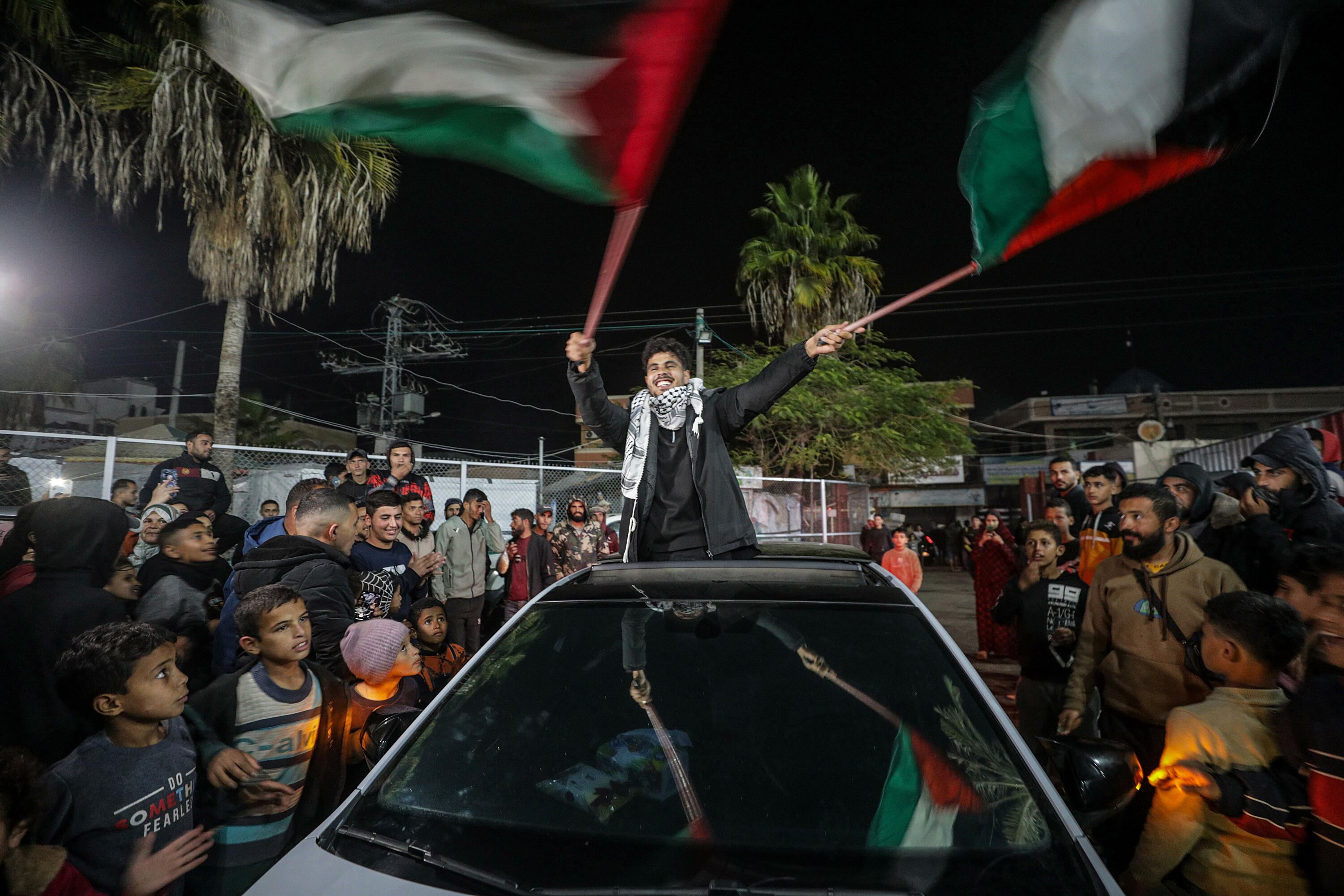 Palestinar bat menia ospatzen, Deir al-Balahn, Gazan, gaur. MOHAMMED SABER / EFE