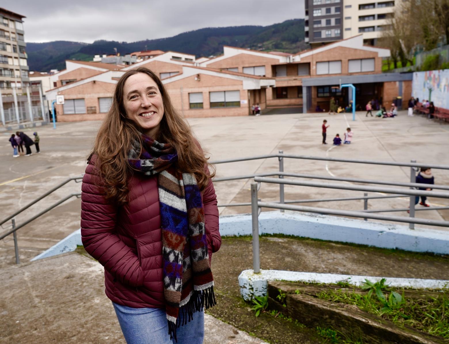 Bihotza Unanue, Bermeoko San Frantzisko eskola publikoko guraso elkarteko kidea, eskolako patioan, urtarrilaren 16an. MARISOL RAMIREZ / FOKU