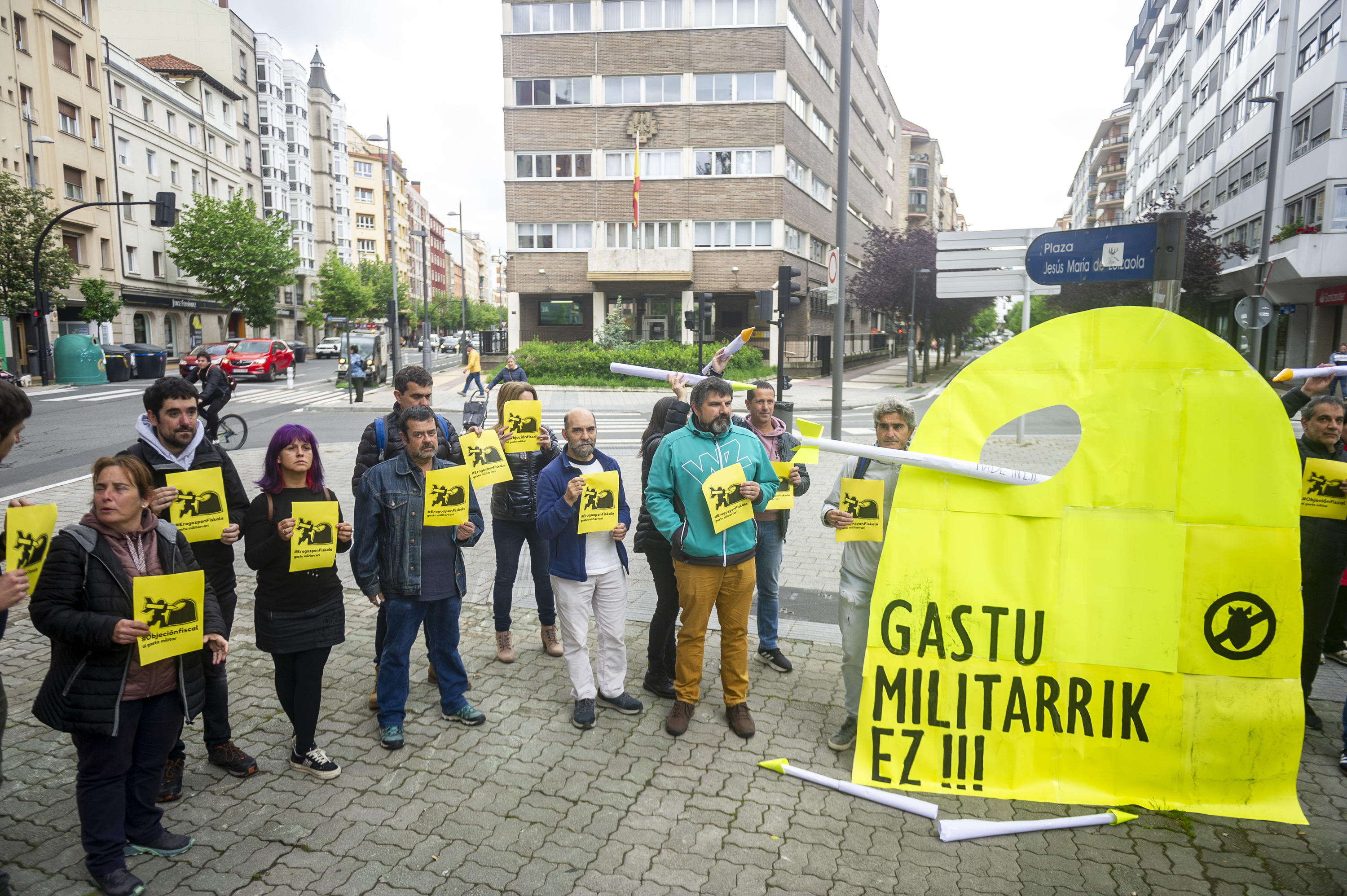 Antimilitaristek gastu militarren kontra egindako protesta, Gasteizen. JAIZKI FONTANEDA / FOKU